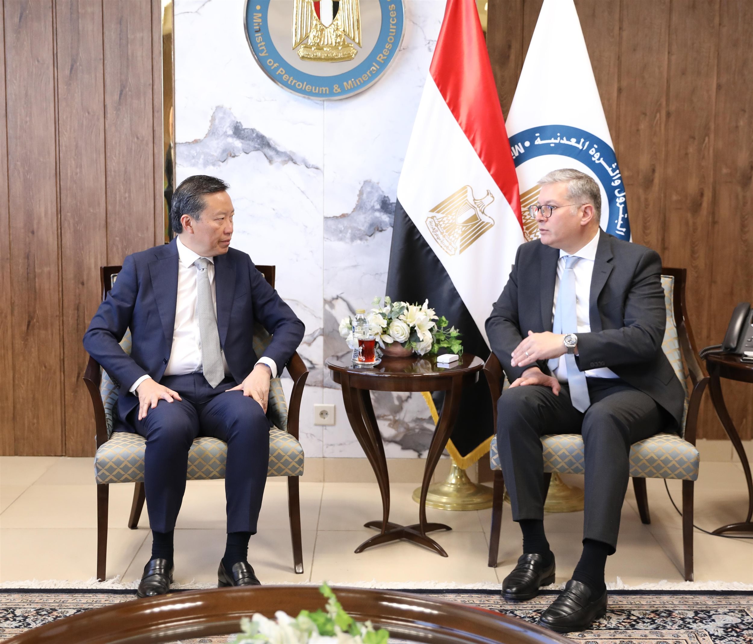 وزير البترول يلتقي نائب رئيس شركة بريتش بتروليوم للغاز