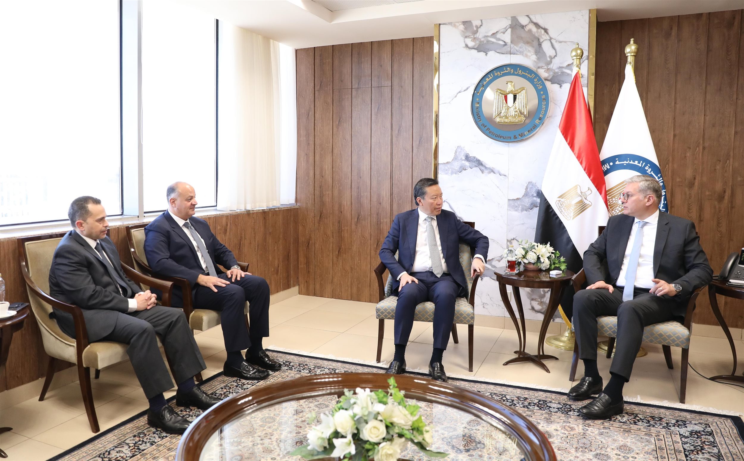 وزير البترول يلتقي نائب رئيس شركة بريتش بتروليوم للغاز
