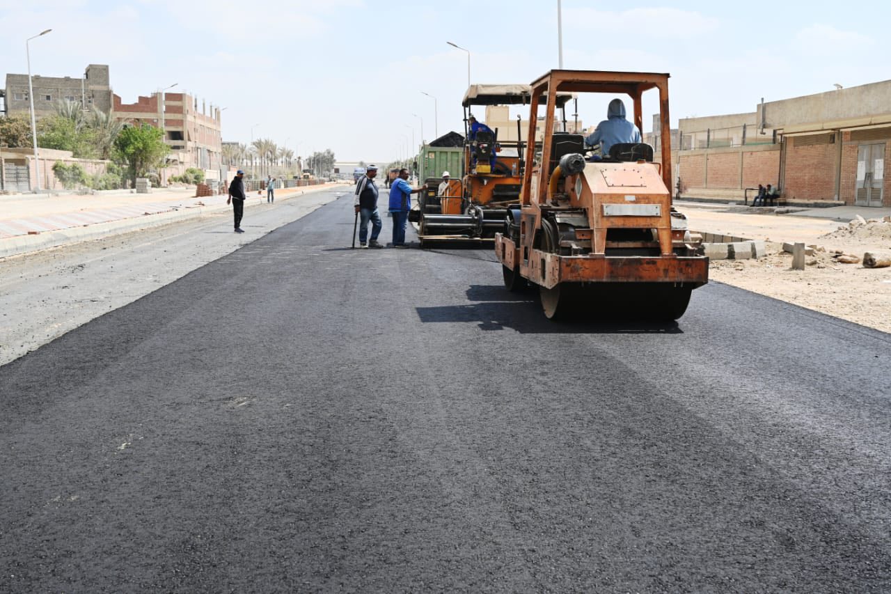 استكمال تطوير الطرق ورفع كفاءة المناطق الصناعية بعددٍ من المدن