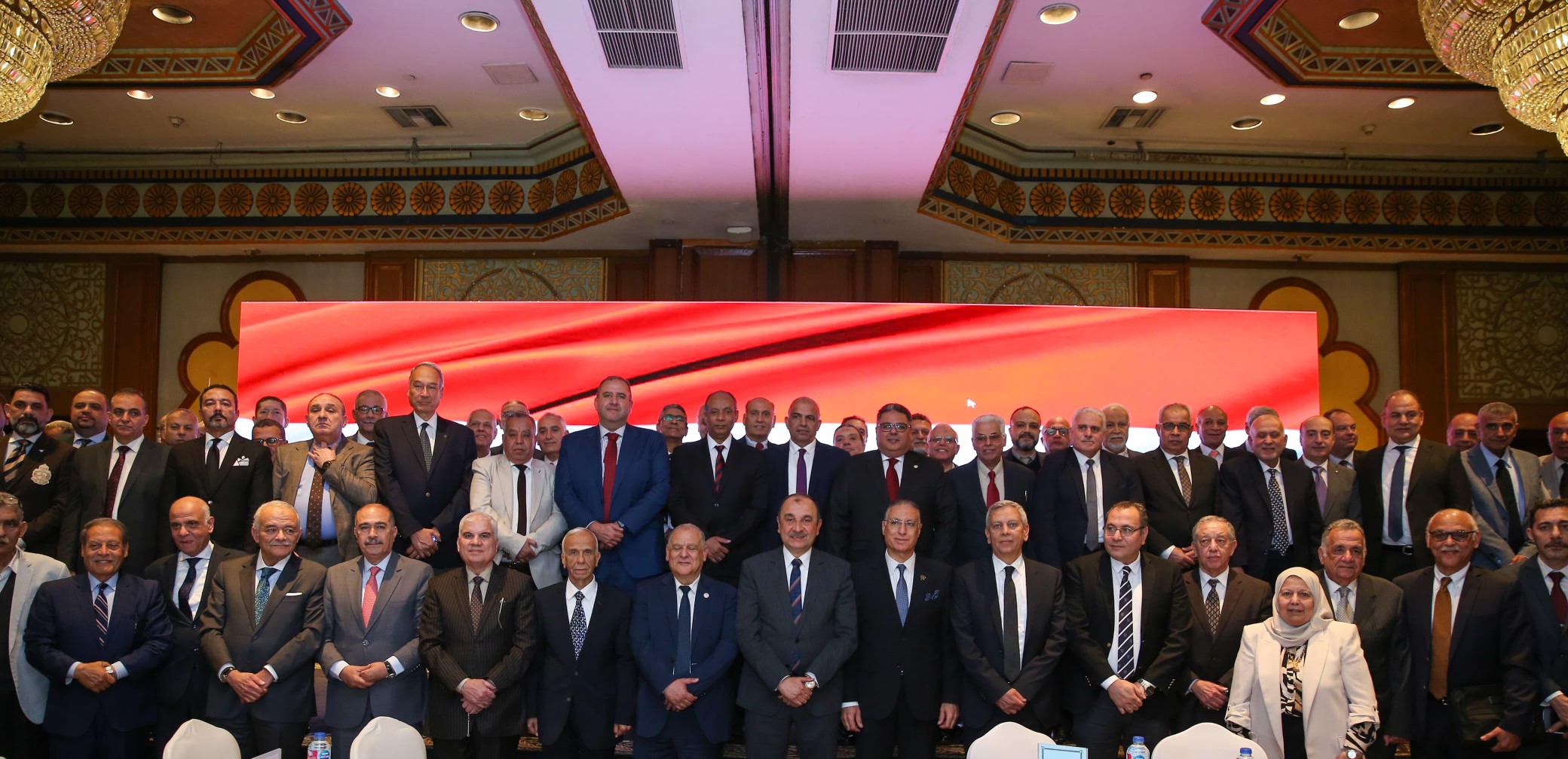 وزير قطاع الأعمال يلتقي برؤساء مجالس الإدارات والأعضاء المنتدبين التنفيذيين للشركات القابضة