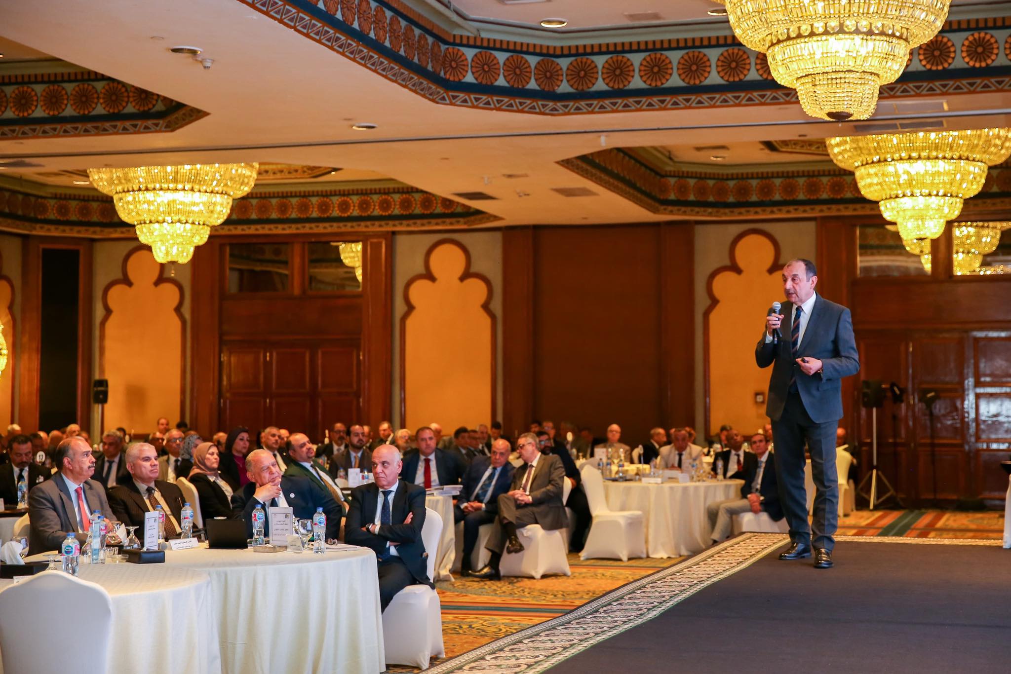 وزير قطاع الأعمال يلتقي برؤساء مجالس الإدارات والأعضاء المنتدبين التنفيذيين للشركات القابضة