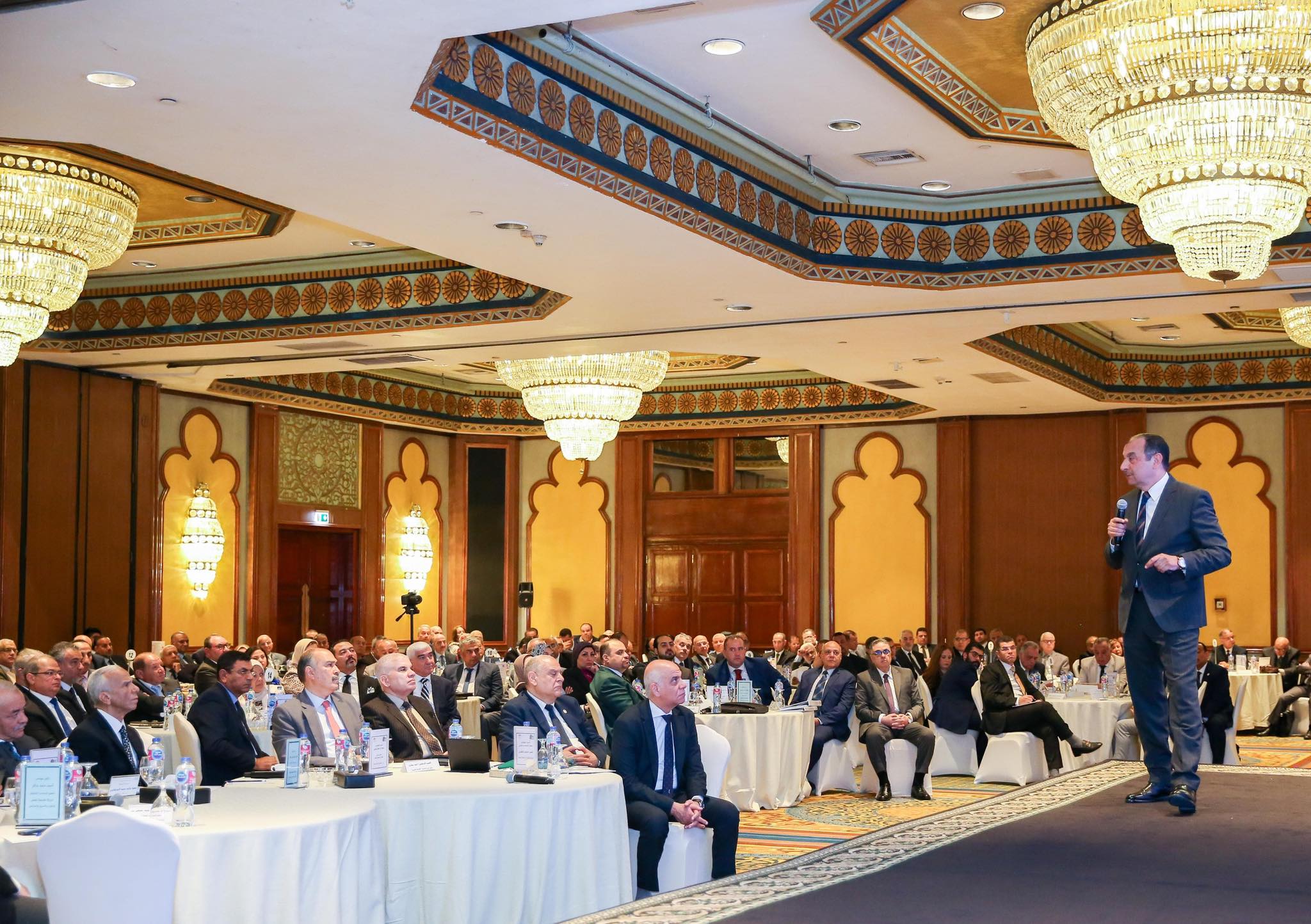 وزير قطاع الأعمال يلتقي برؤساء مجالس الإدارات والأعضاء المنتدبين التنفيذيين للشركات القابضة