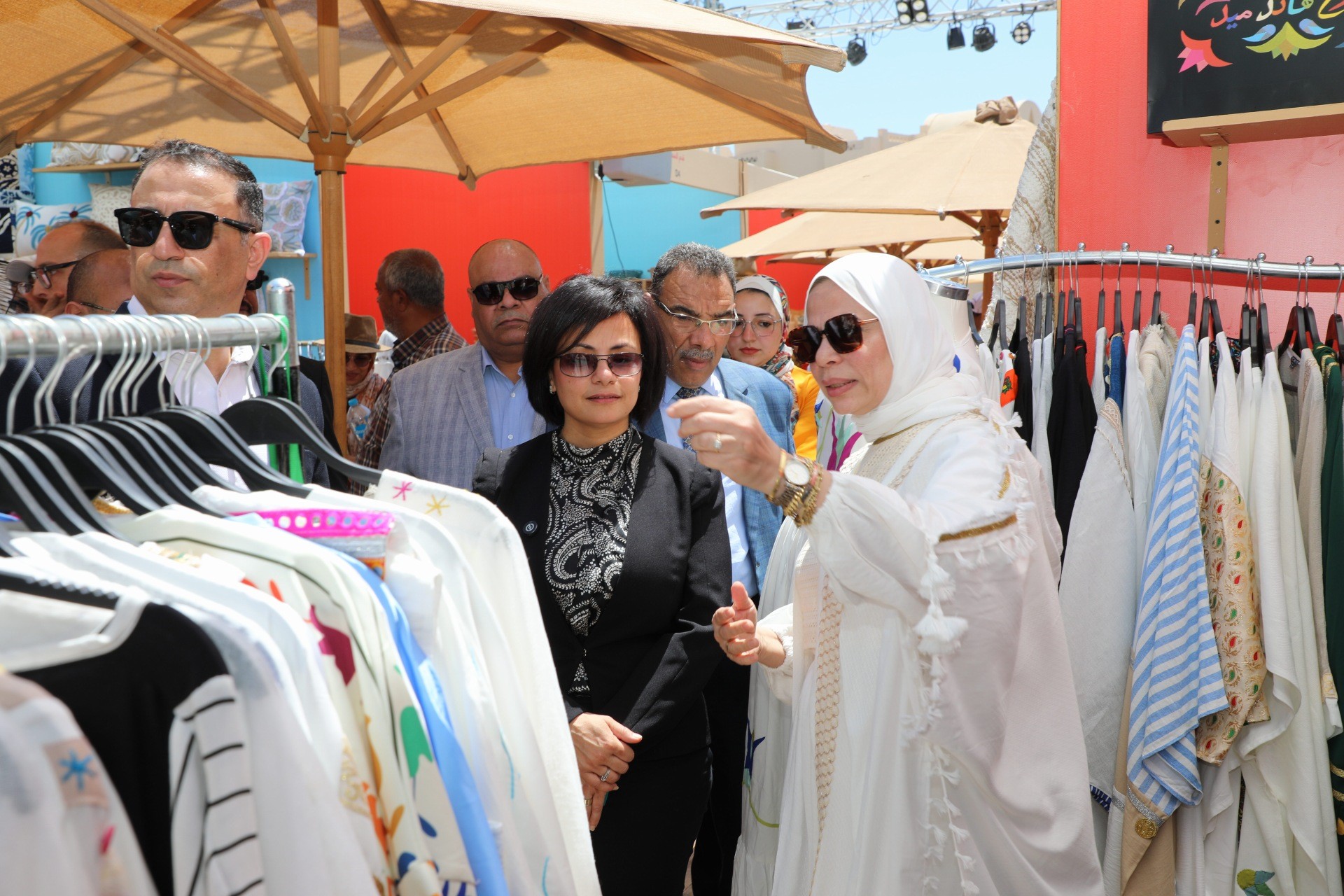نائب محافظ البحر الأحمر تفتتح معرض ديارنا للحرف اليدوية