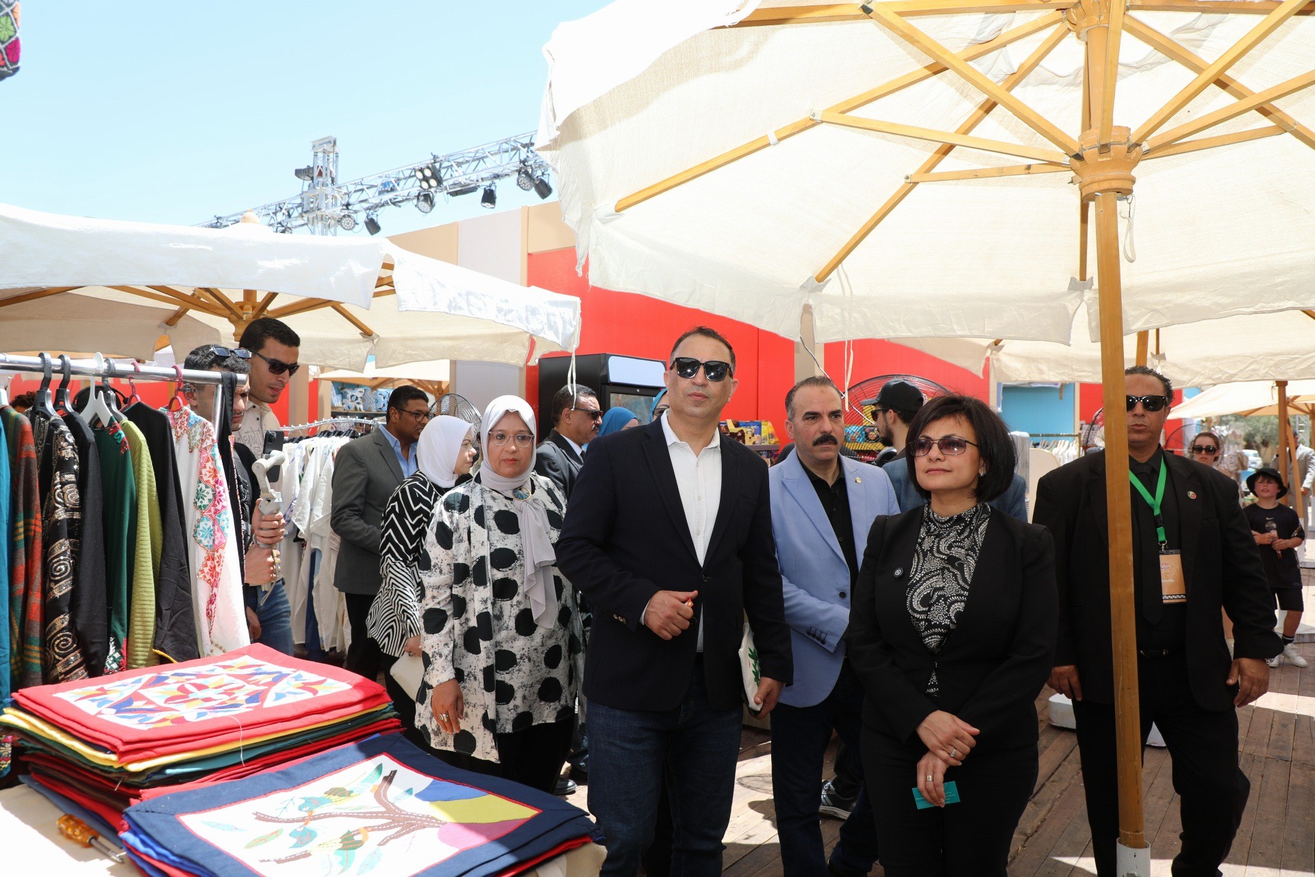 نائب محافظ البحر الأحمر تفتتح معرض ديارنا للحرف اليدوية