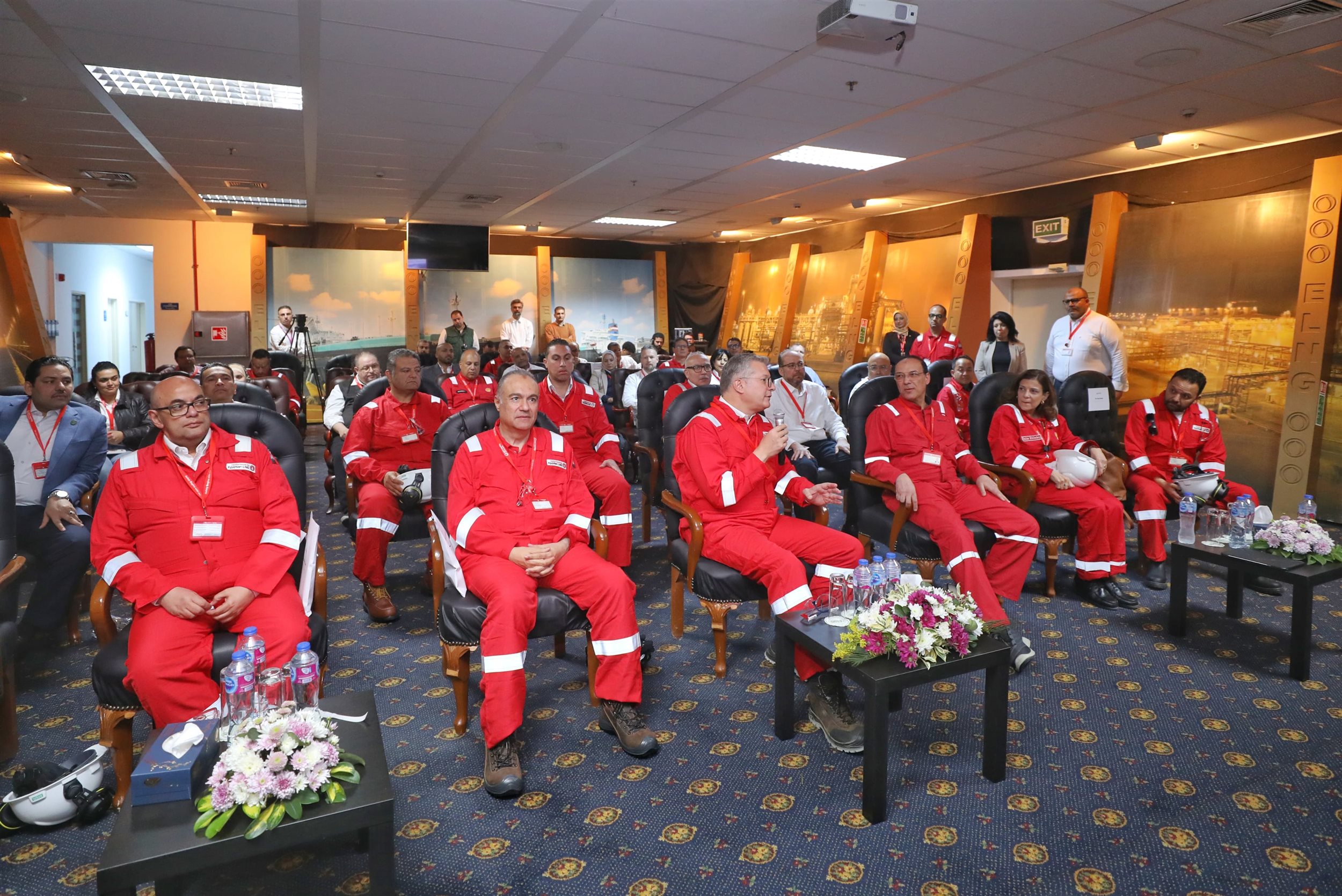 وزير البترول يتفقد مجمع إدكو للغاز الطبيعي المسال