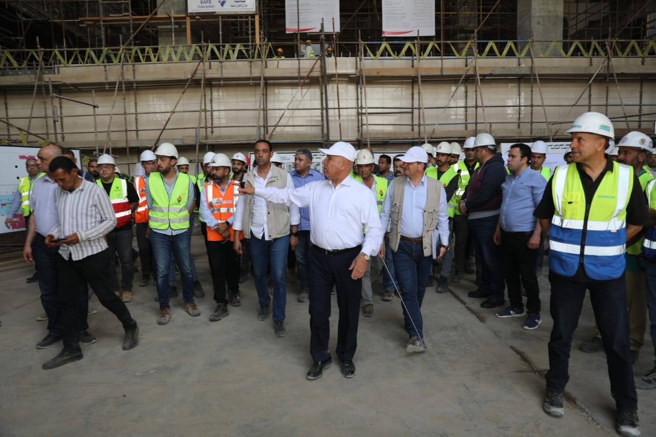 وزير النقل بجولة بمشروع الخط الأول من شبكة القطار الكهربائي