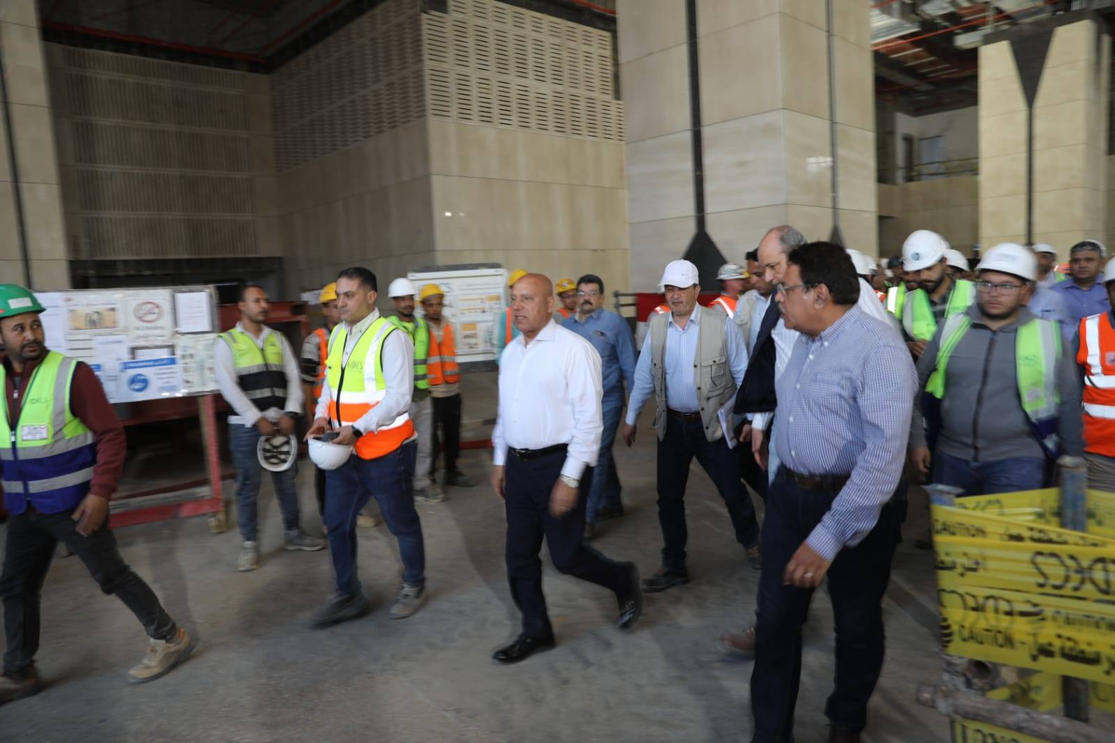 وزير النقل بجولة بمشروع الخط الأول من شبكة القطار الكهربائي