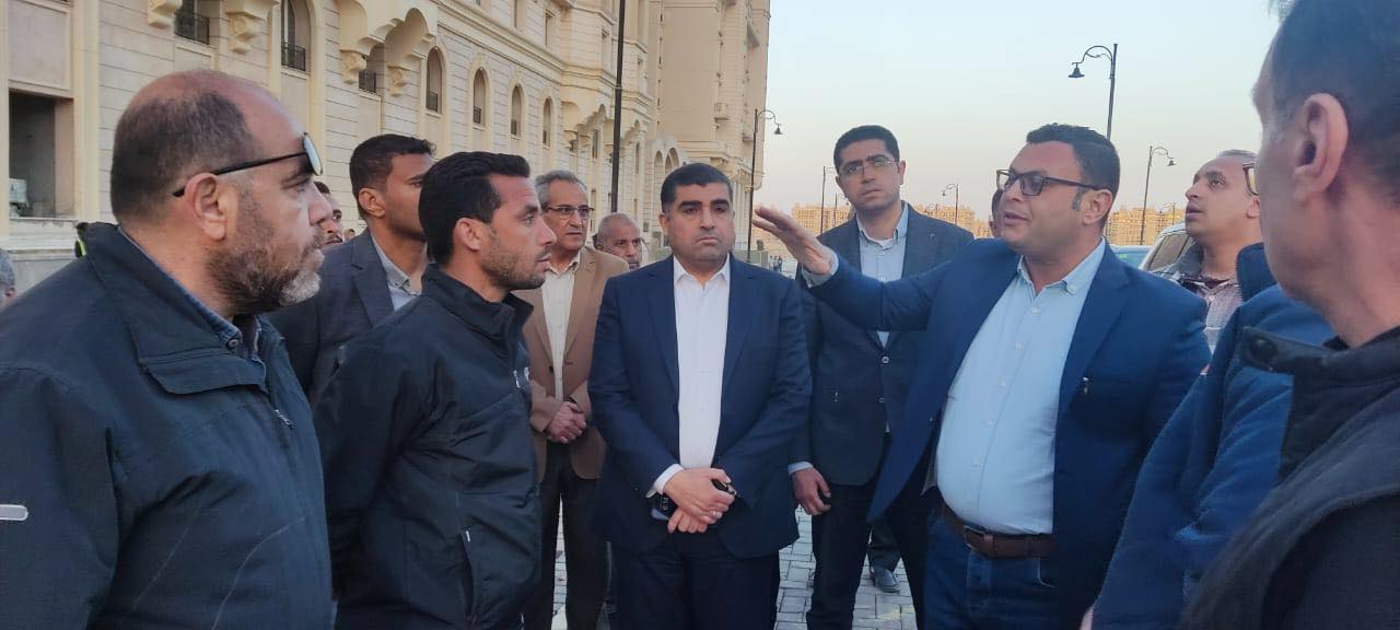 وزير الإسكان يتفقد منطقة الأعمال المركزية والحي السكني الخامس