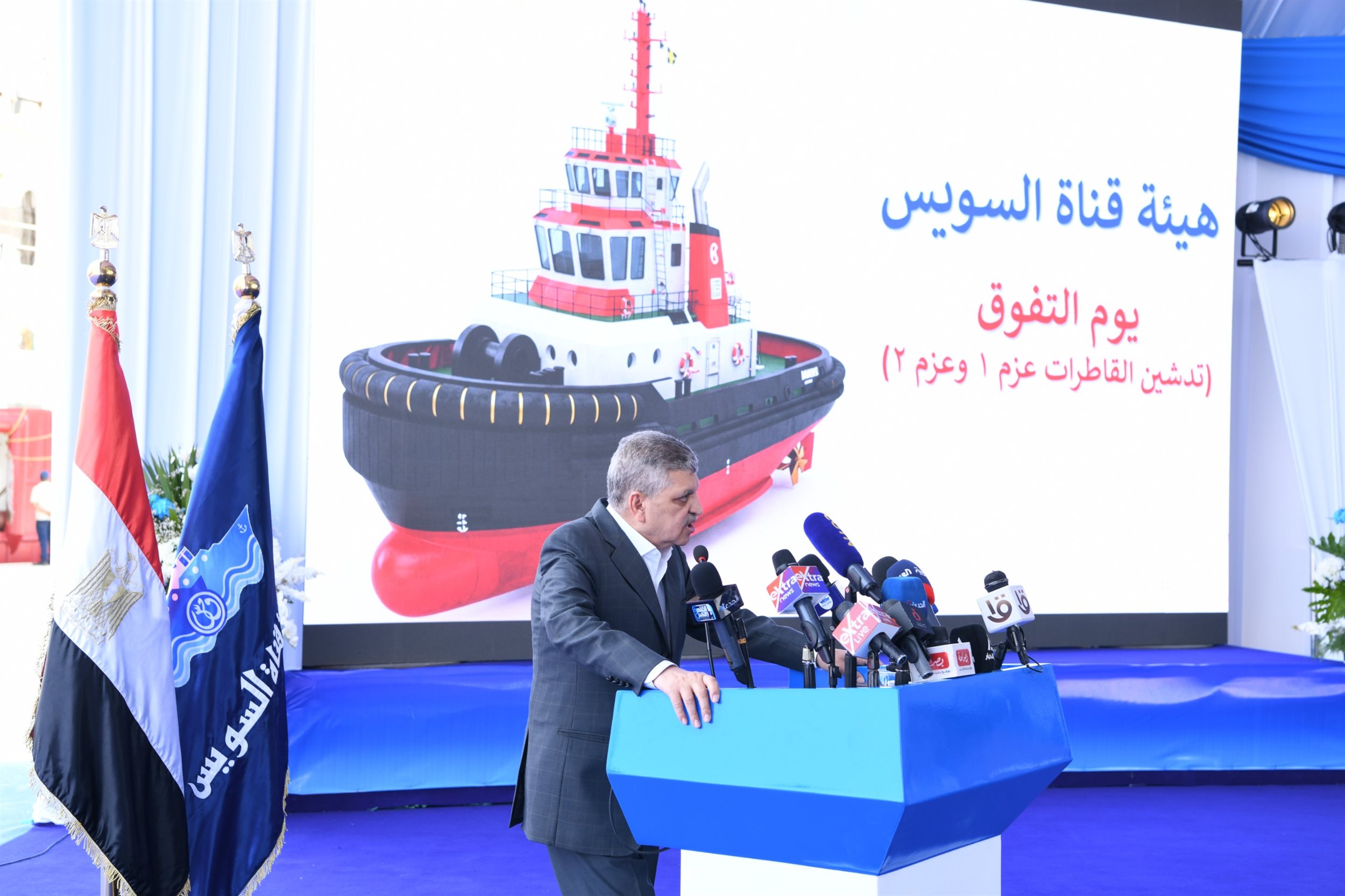 الفريق أسامة ربيع يشهد تدشين القاطرتين عزم 1 وعزم 2 بسفاجا