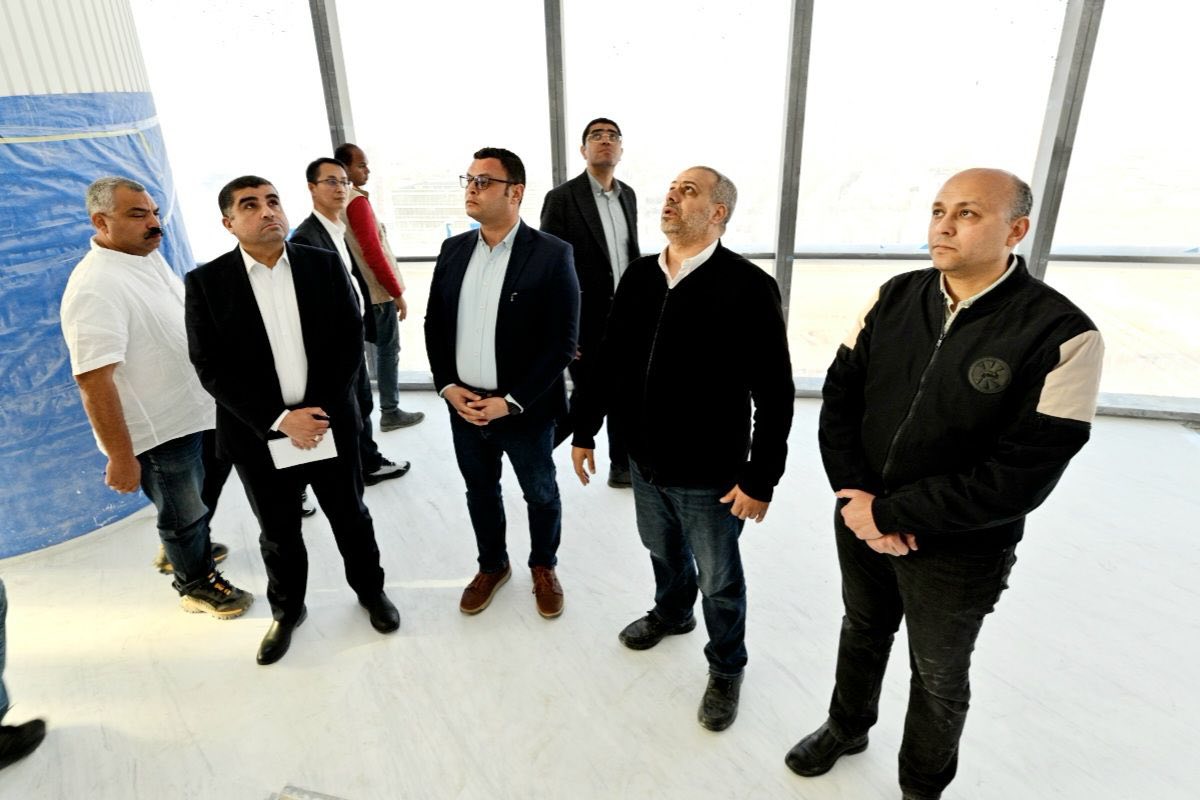 وزير الإسكان يتفقد منطقة الأعمال المركزية والحي السكني الخامس