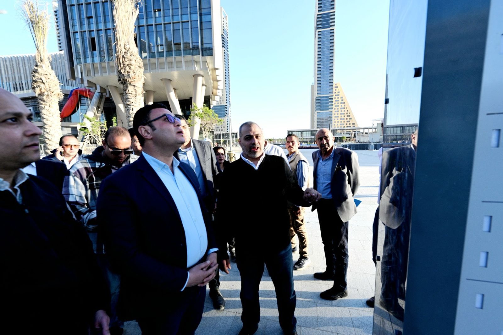 وزير الإسكان يتفقد منطقة الأعمال المركزية والحي السكني الخامس