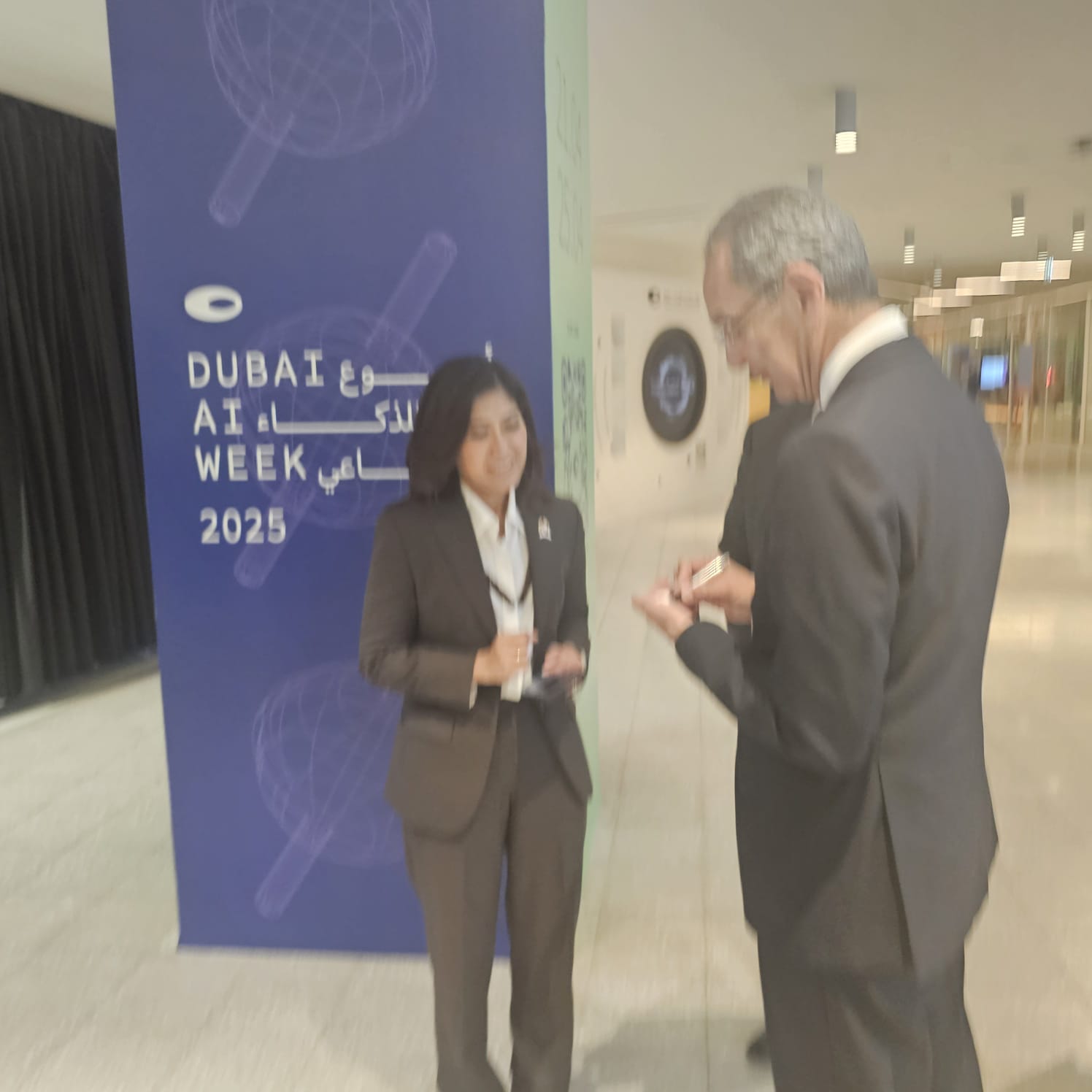 وزير الاتصالات ووزيرة الاتصالات والشؤون الرقمية فى إندونيسيا