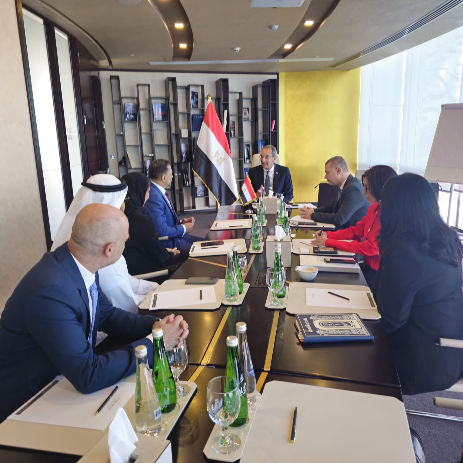 وزير الاتصالات يشارك في فعاليات قمة الآلات يمكنها أن ترى