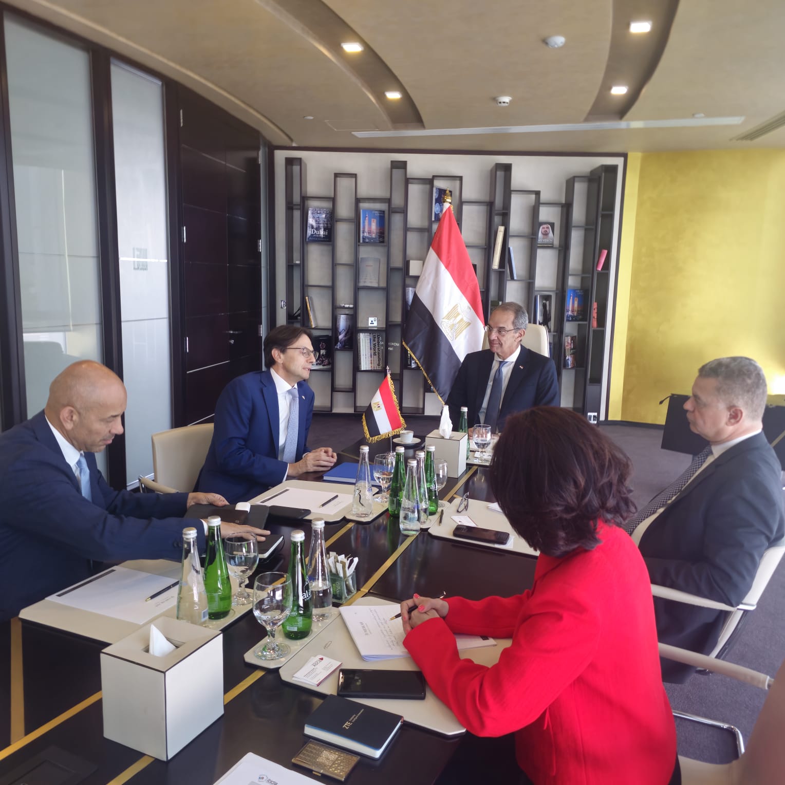 وزير الاتصالات يشارك فى فعاليات قمة الآلات يمكنها أن ترى