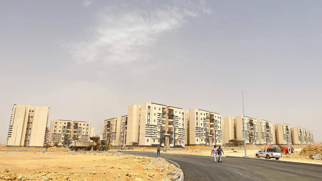 وزير الإسكان يتابع تقدم الأعمال بمدينة السويس الجديدة