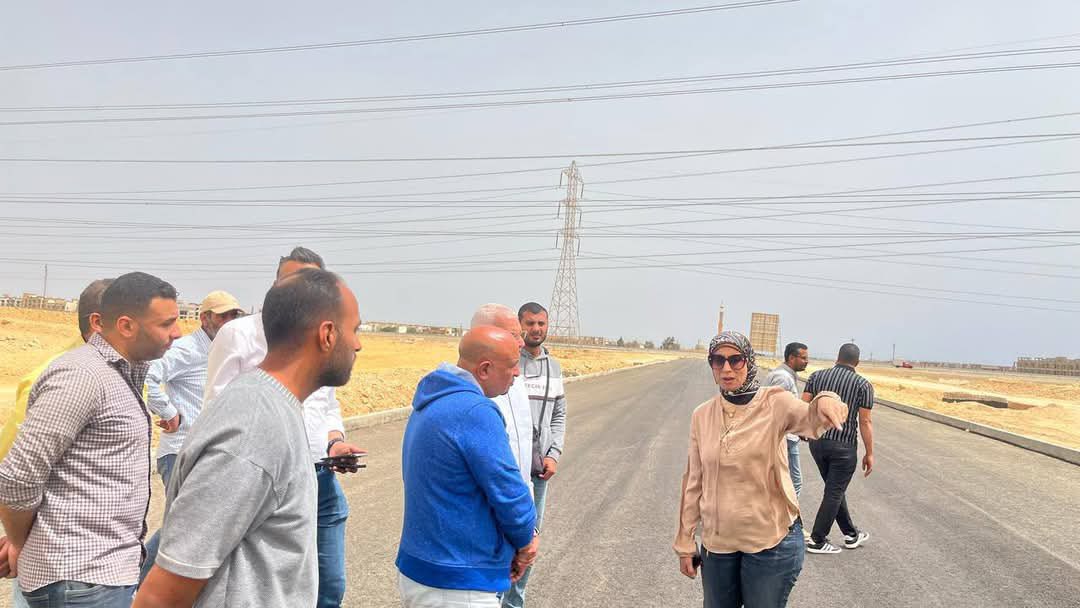 وزير الإسكان يتابع تقدم الأعمال بمدينة السويس الجديدة