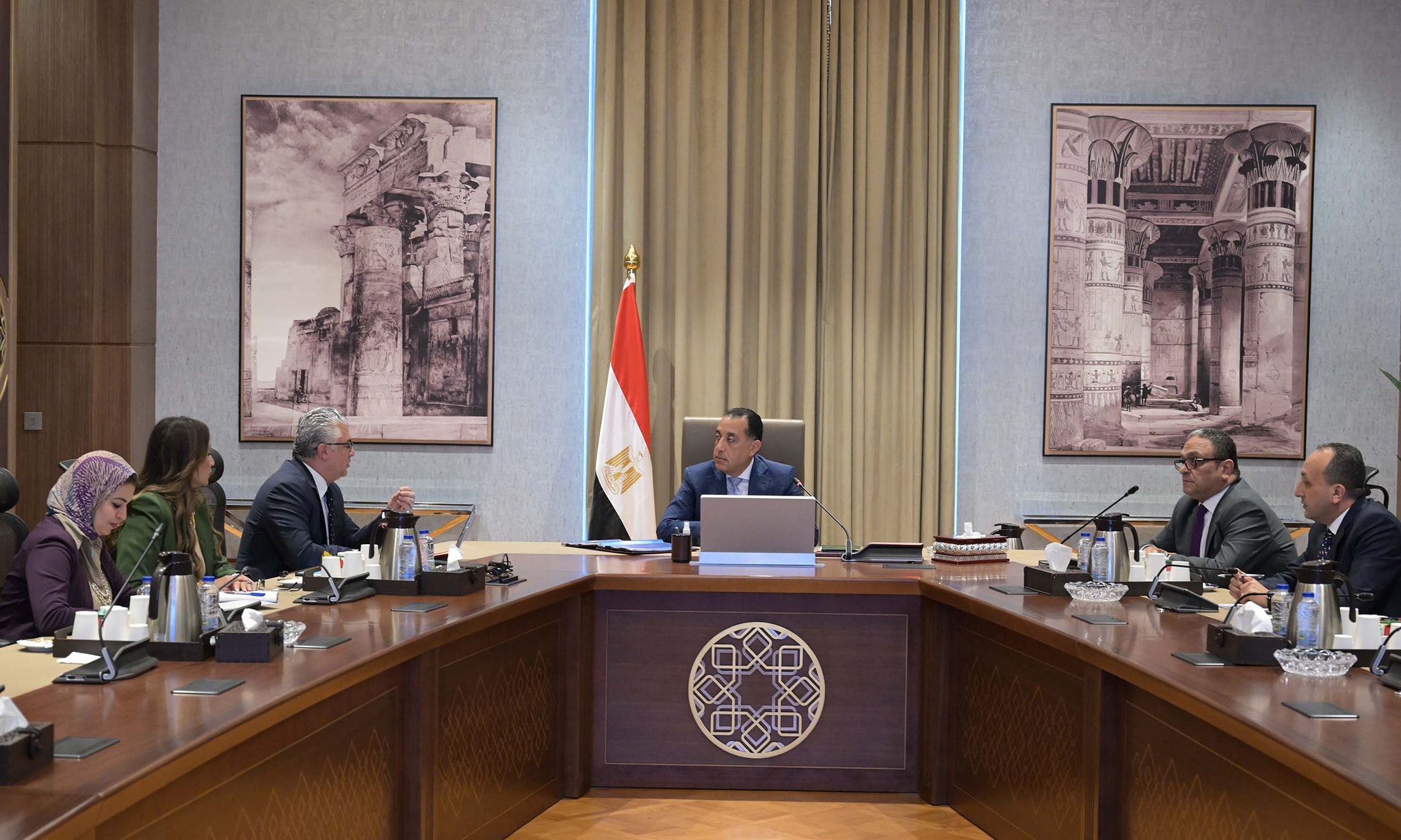 مدبولي مع رئيس الهيئة العامة للمنطقة الاقتصادية لقناة السويس