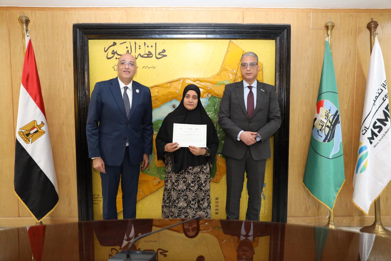 جهاز تنمية المشروعات ومحافظ الفيوم يبحثان سبل التعاون معًا