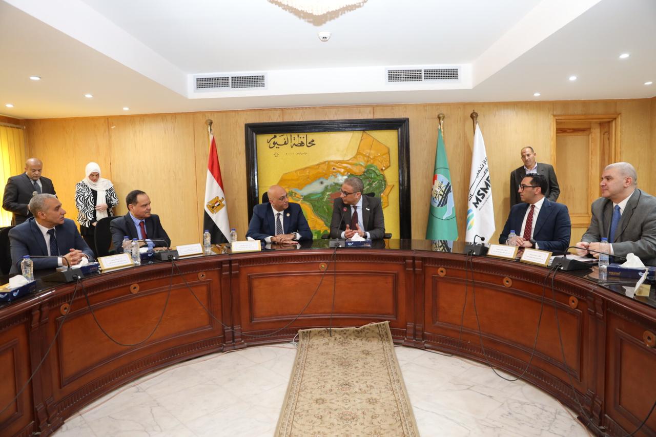 جهاز تنمية المشروعات ومحافظ الفيوم يبحثان سبل التعاون معًا