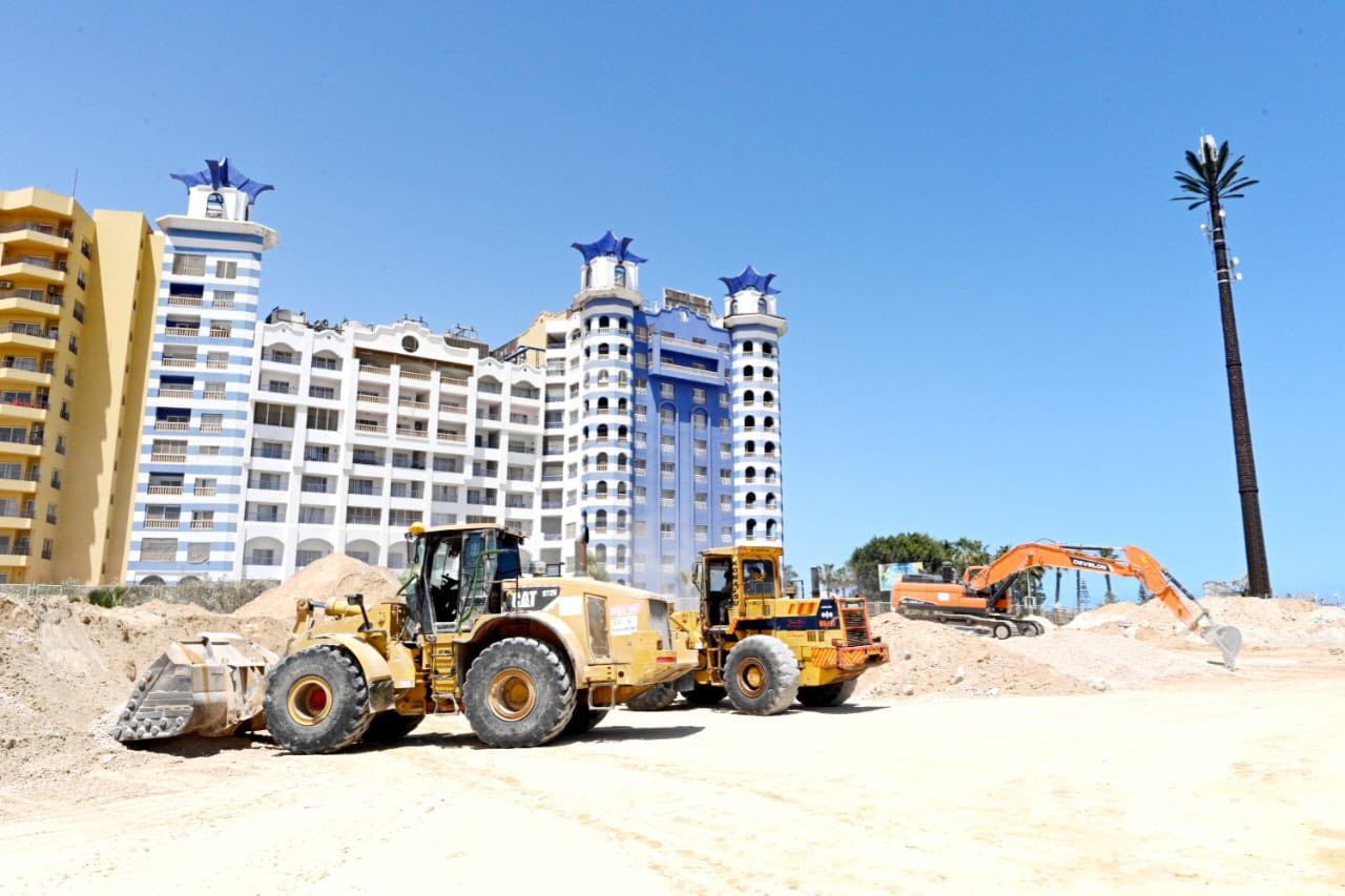 وزير الإسكان يتفقد مشروعات مارينا العلمين السياحي