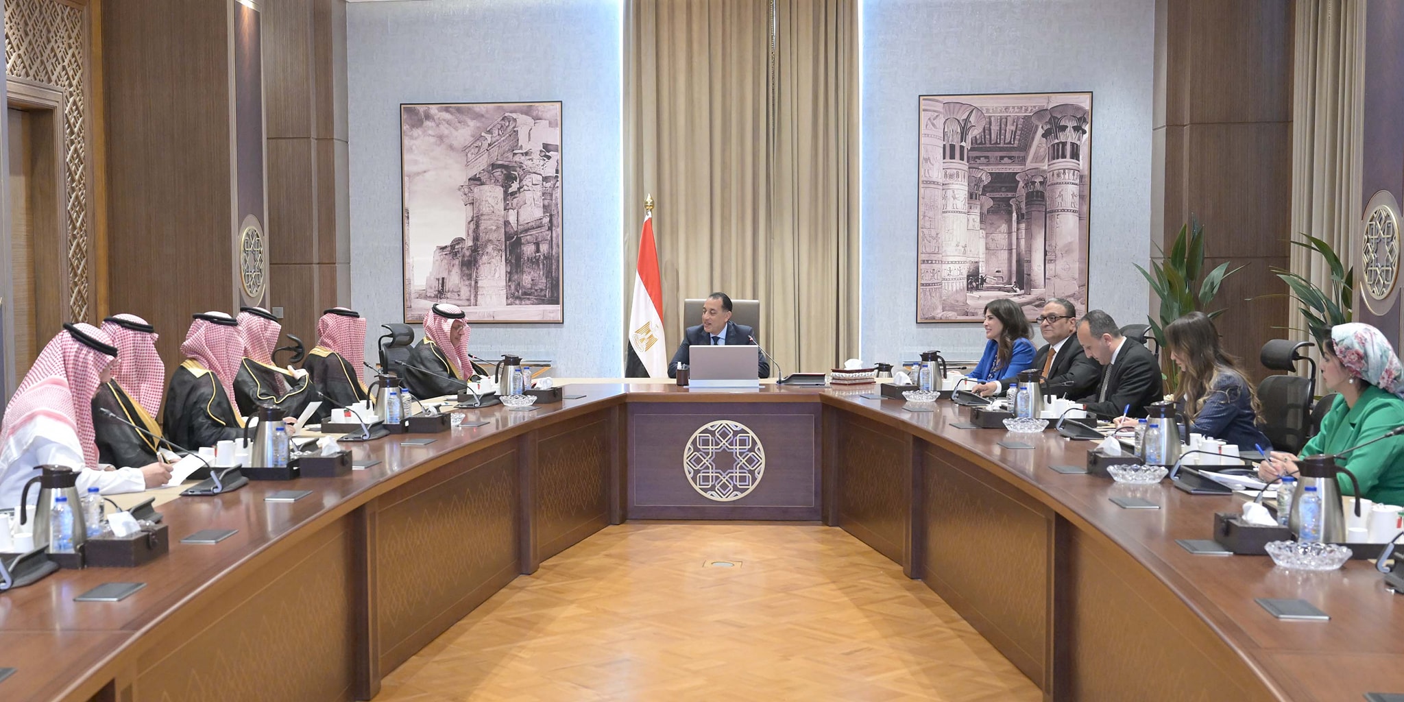 رئيس الوزراء يستقبل الأمين العام السعودي