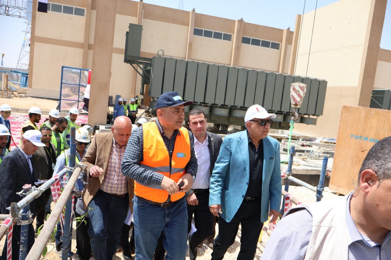 وزير الكهرباء يتفقد محطة محولات رشيد 2
