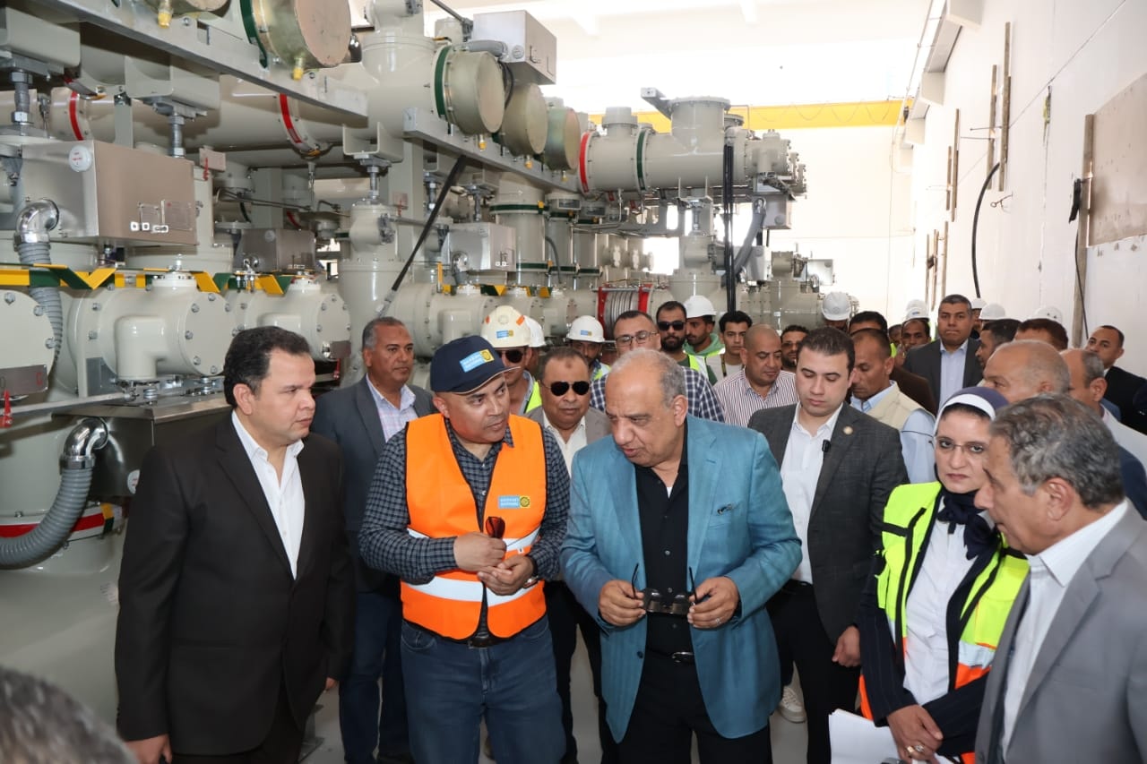وزير الكهرباء يتفقد محطة محولات رشيد 2