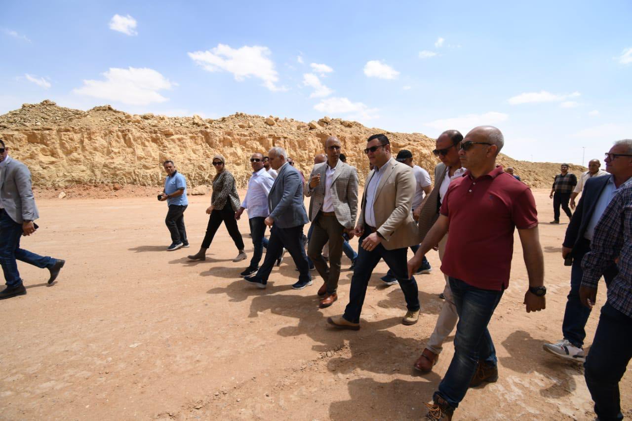 وزير الإسكان يتفقد مشروع سكن مصر بأرض المعارض بالقاهرة الجديدة