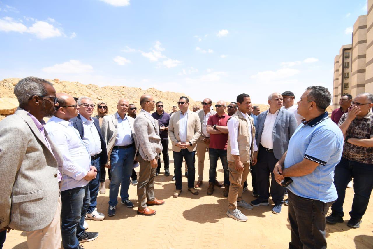 وزير الإسكان يتفقد مشروع سكن مصر بأرض المعارض بالقاهرة الجديدة