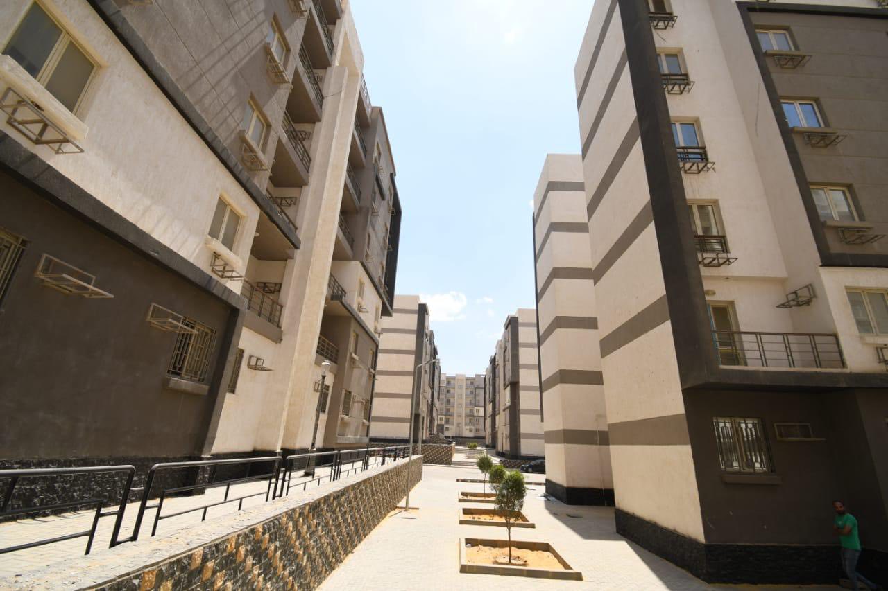 وزير الإسكان يتفقد مشروع سكن مصر بأرض المعارض بالقاهرة الجديدة