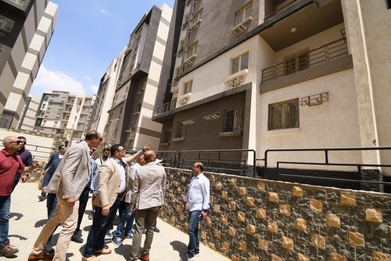 وزير الإسكان يتفقد مشروع سكن مصر بأرض المعارض بالقاهرة الجديدة