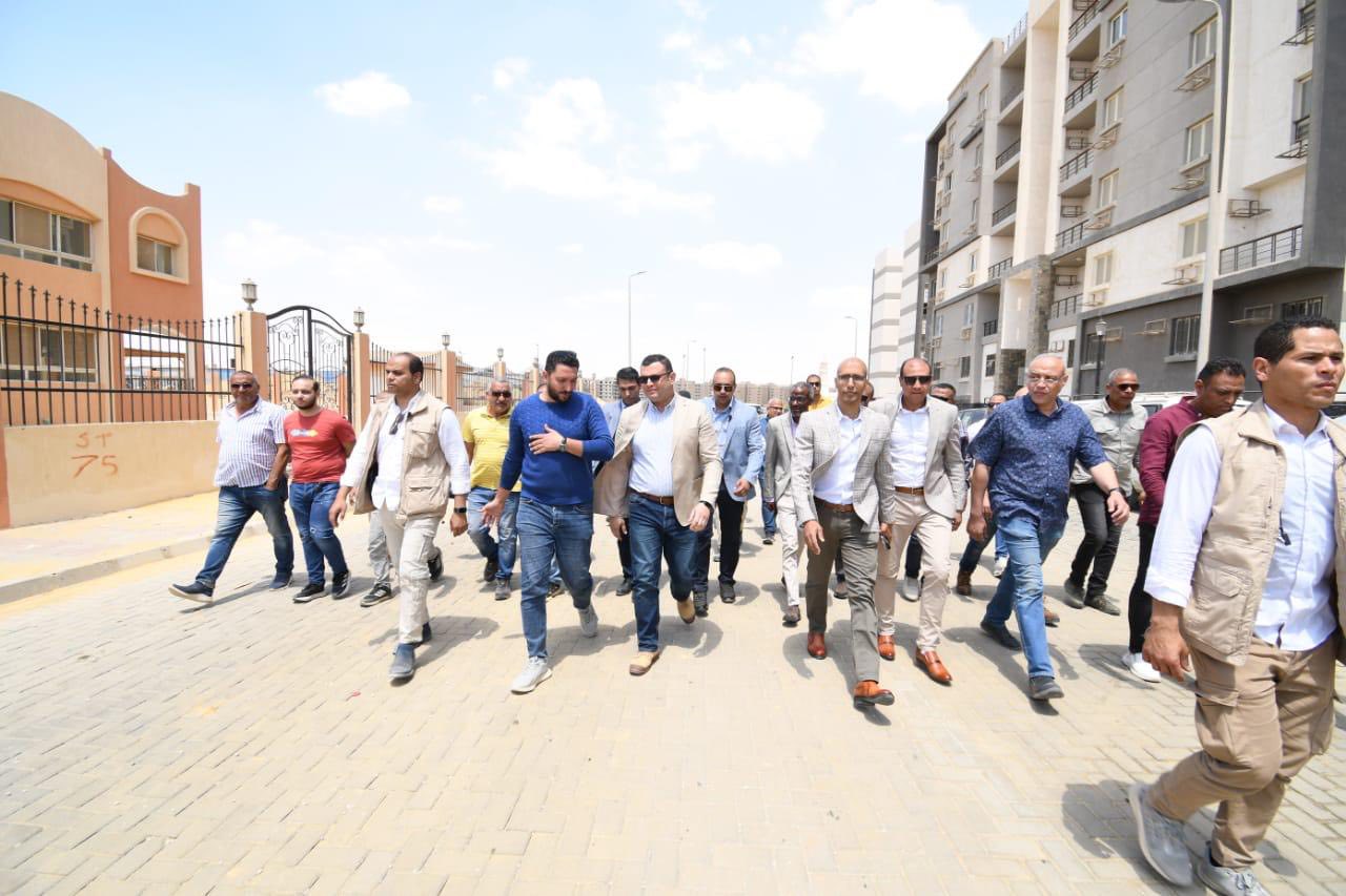 وزير الإسكان يتفقد مشروع سكن مصر بأرض المعارض بالقاهرة الجديدة