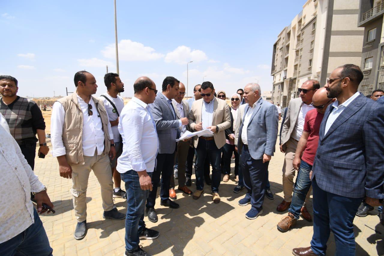 وزير الإسكان يتفقد مشروع سكن مصر بأرض المعارض بالقاهرة الجديدة
