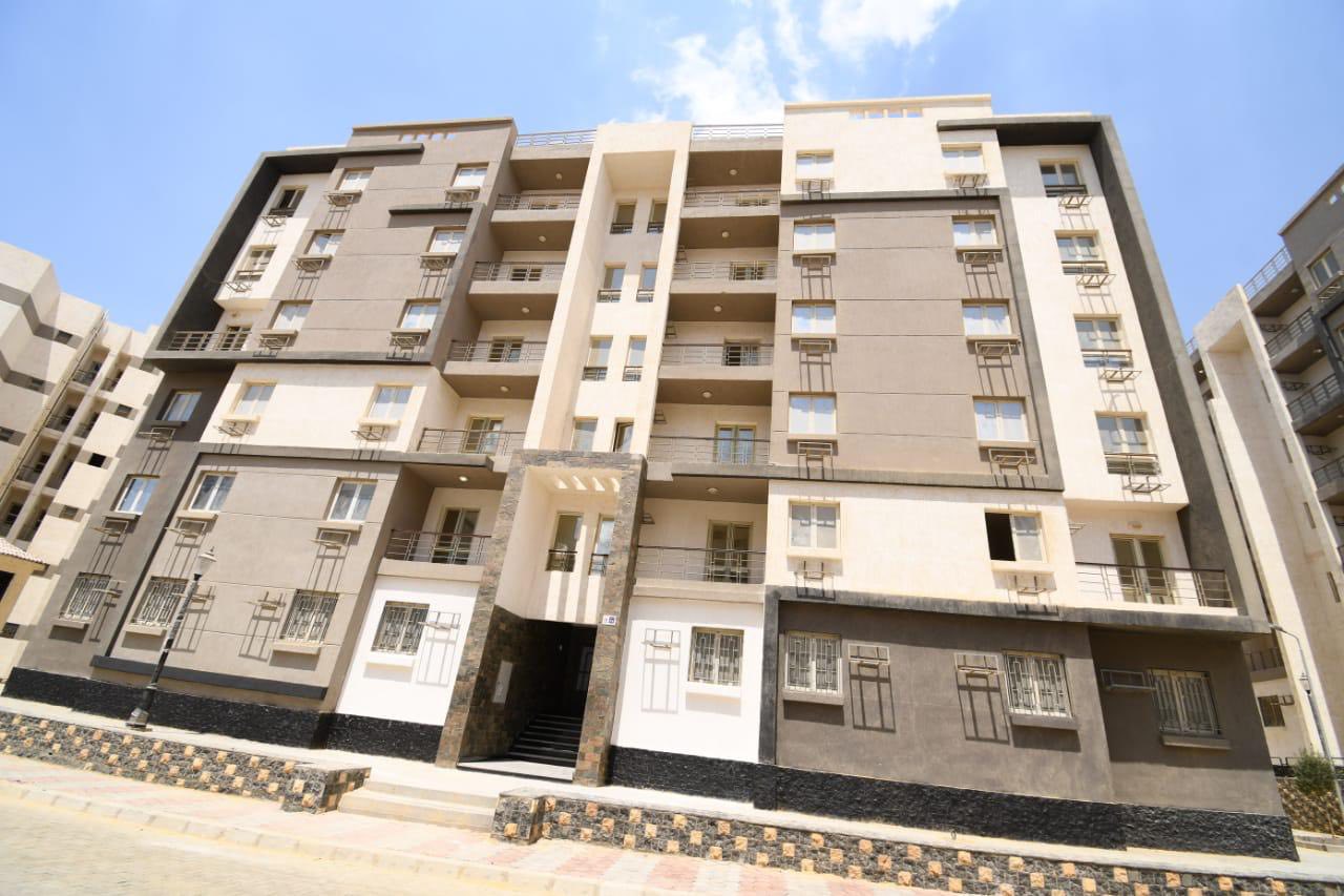 وزير الإسكان يتفقد مشروع سكن مصر بأرض المعارض بالقاهرة الجديدة