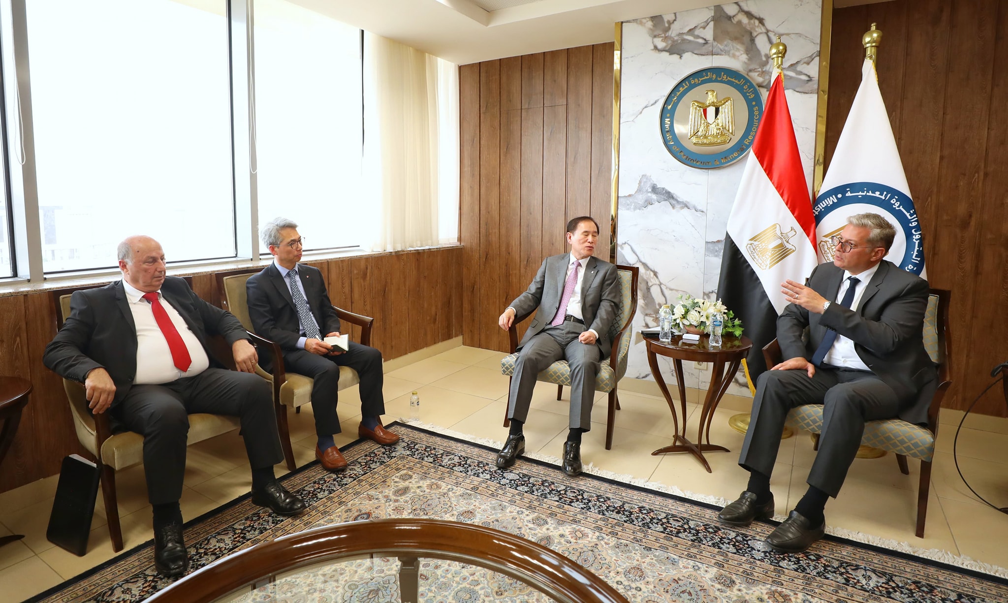 وزير البترول يستقبل رئيس مؤسسة البترول الوطنية الكورية