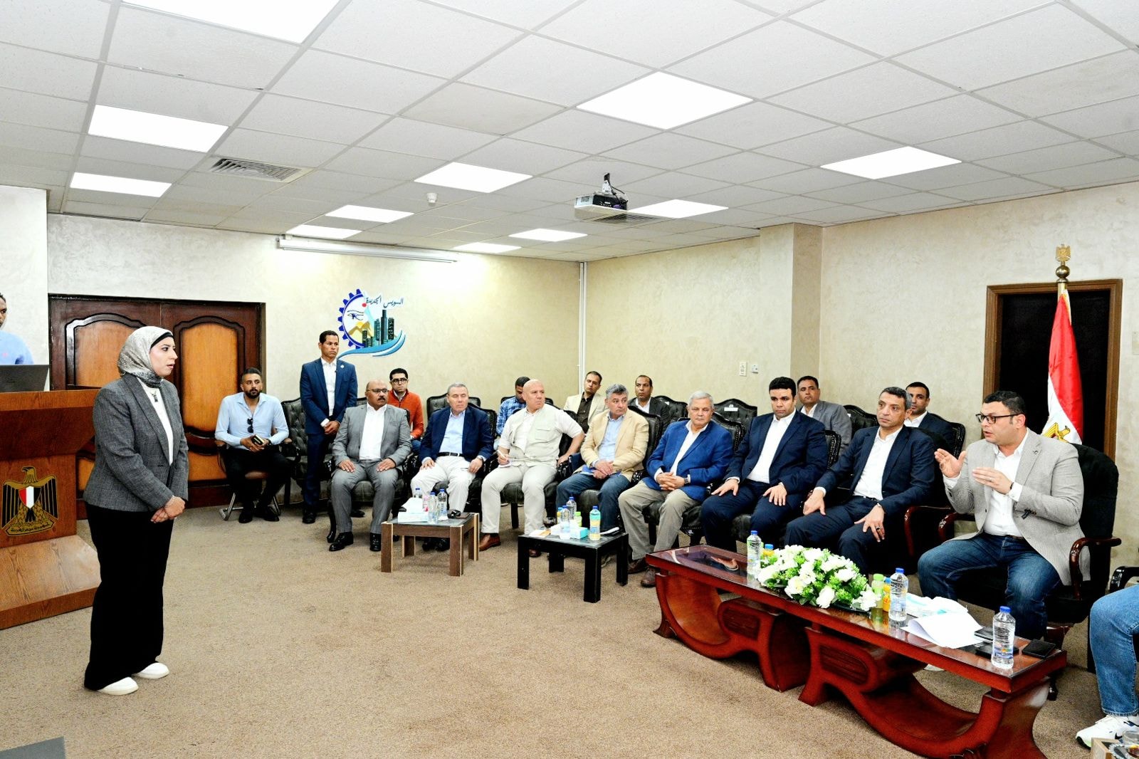 وزير الإسكان يعقد اجتماعًا بمقر جهاز مدينة السويس الجديدة