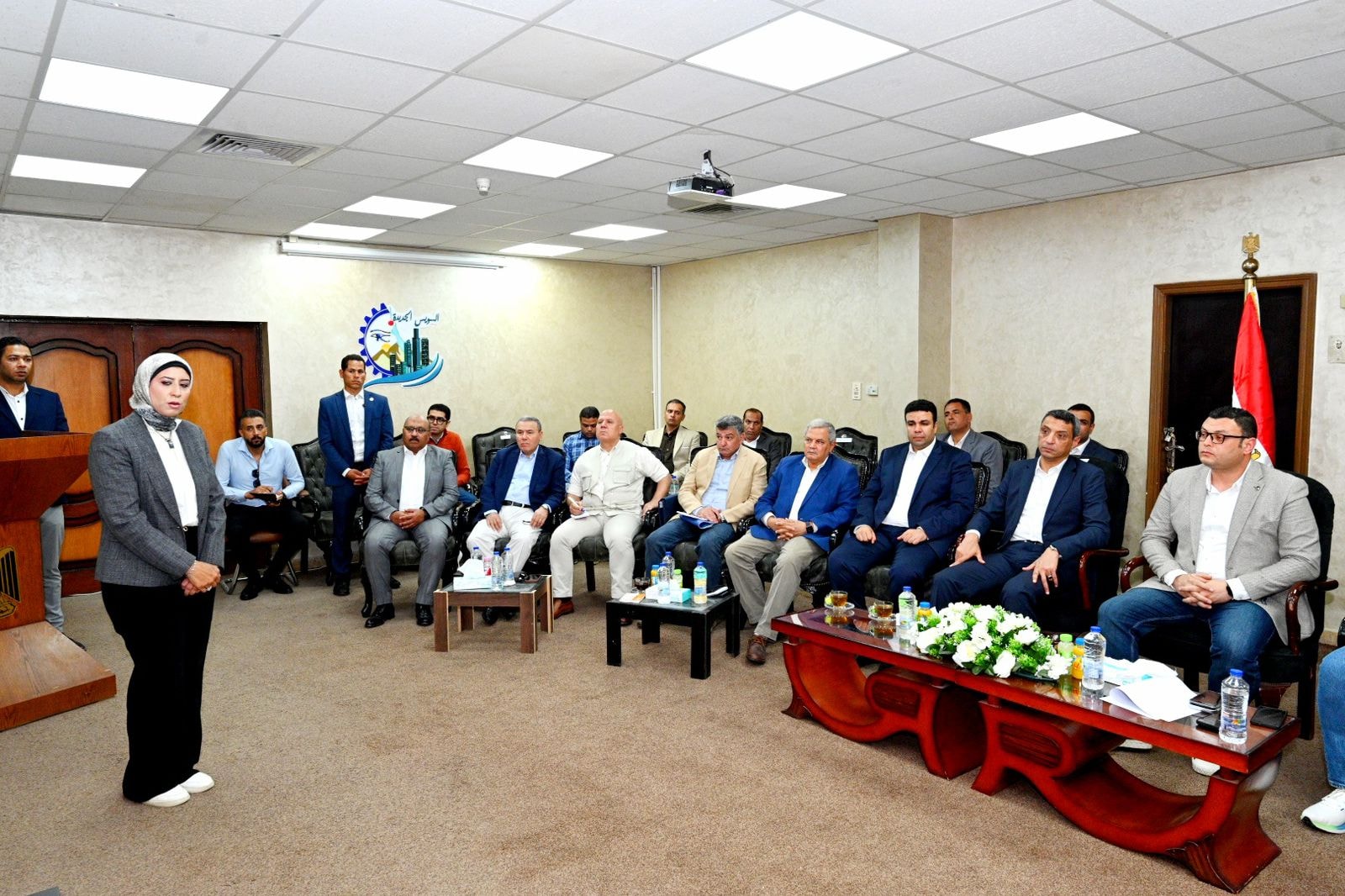 وزير الإسكان يعقد اجتماعًا بمقر جهاز مدينة السويس الجديدة