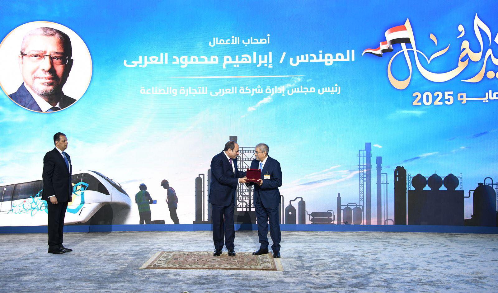 الرئيس السيسي يعلن التوقيع على إصدار قانون العمل الجديد