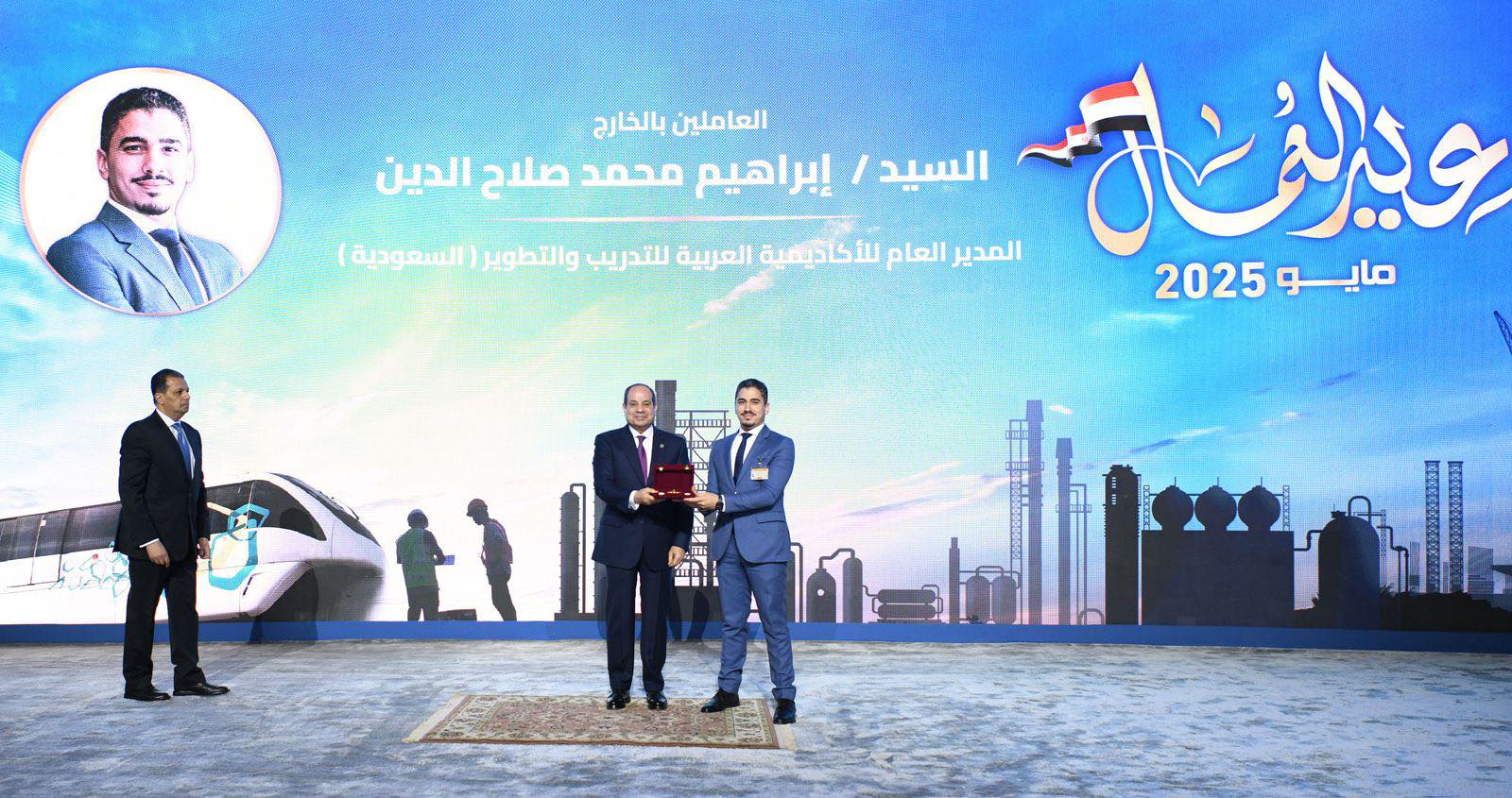 الرئيس السيسي يعلن التوقيع على إصدار قانون العمل الجديد