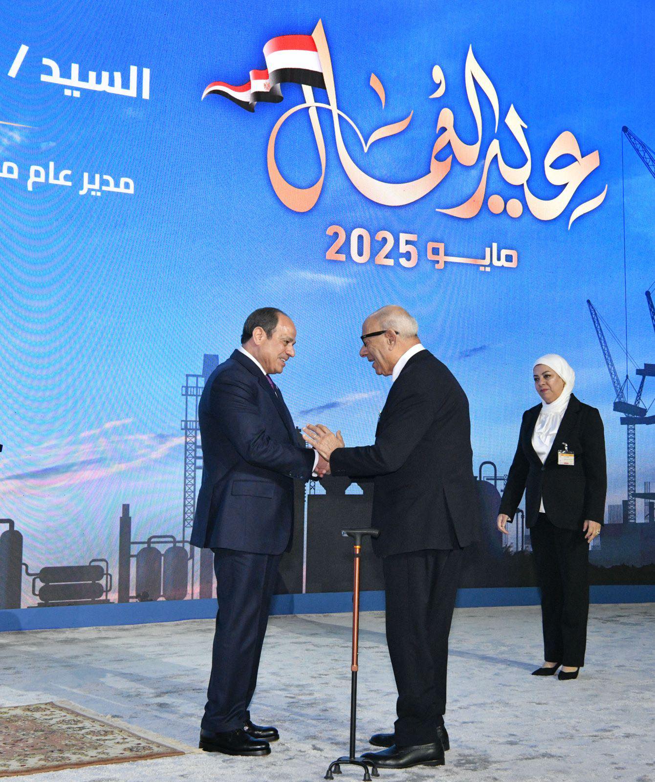 الرئيس السيسي يعلن التوقيع على إصدار قانون العمل الجديد