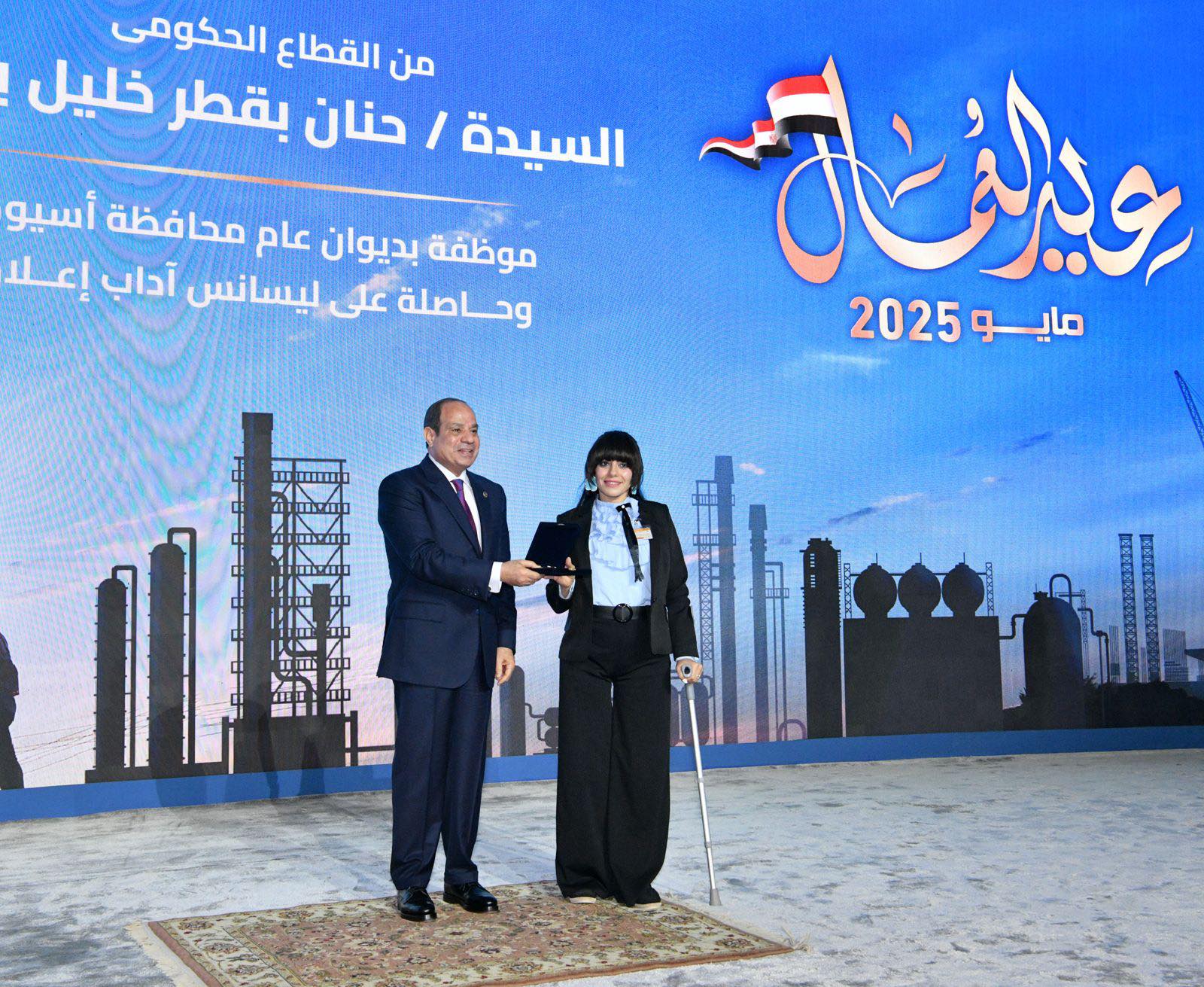 الرئيس السيسي يعلن التوقيع على إصدار قانون العمل الجديد