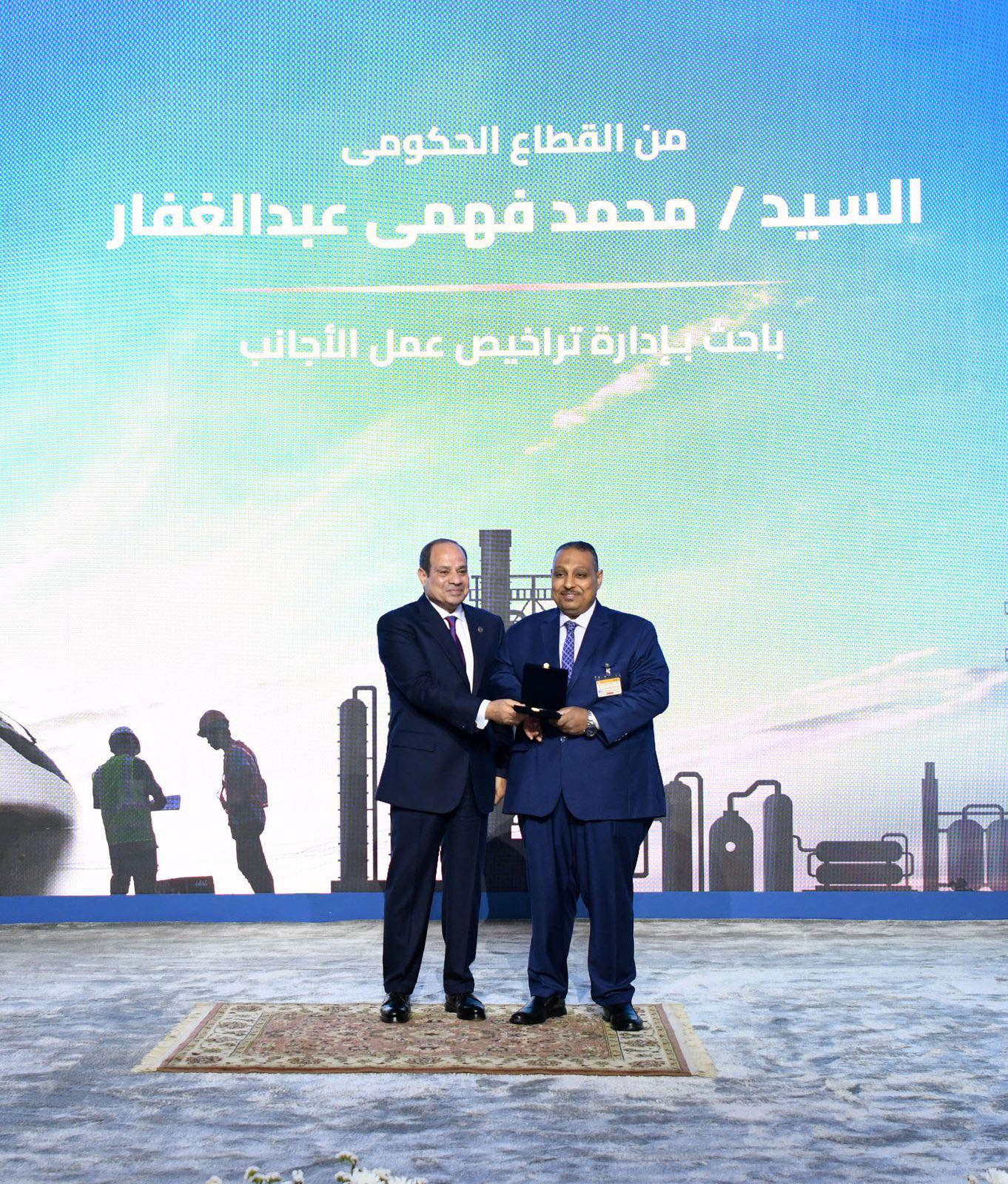 الرئيس السيسي يعلن التوقيع على إصدار قانون العمل الجديد