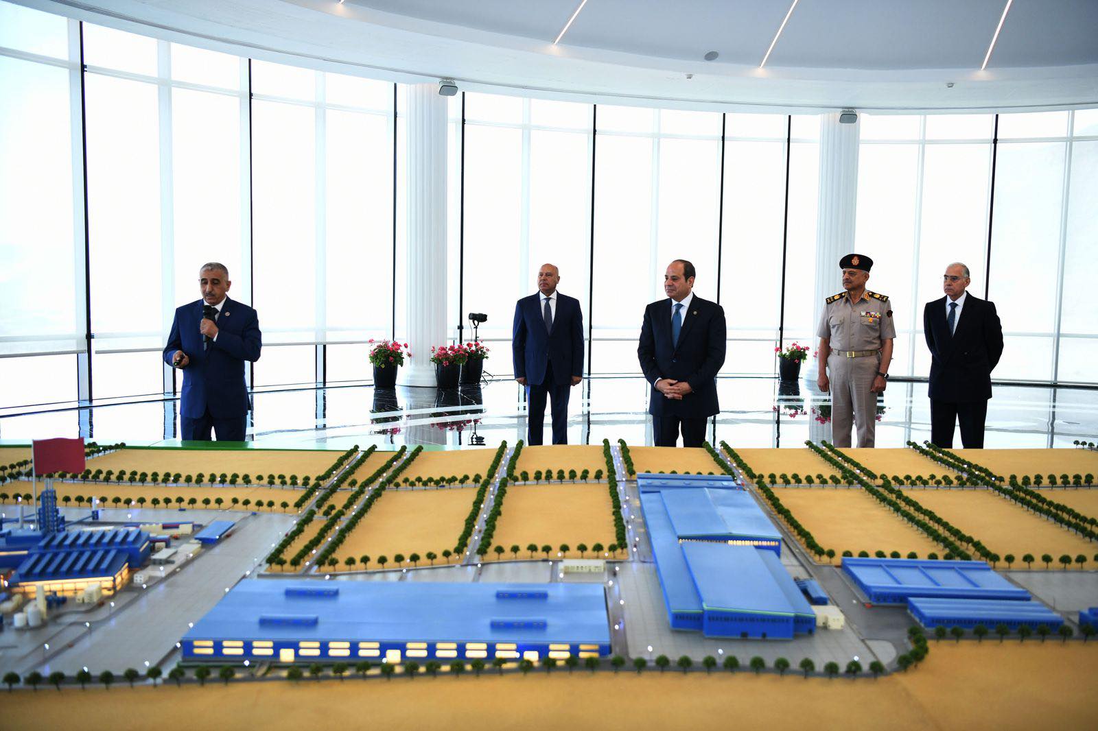 الرئيس السيسي يعلن التوقيع على إصدار قانون العمل الجديد
