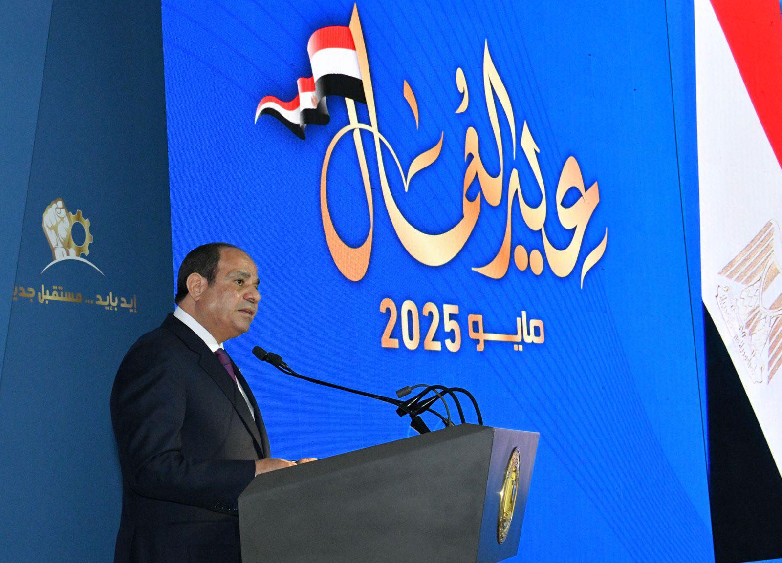 الرئيس السيسي يعلن التوقيع على إصدار قانون العمل الجديد