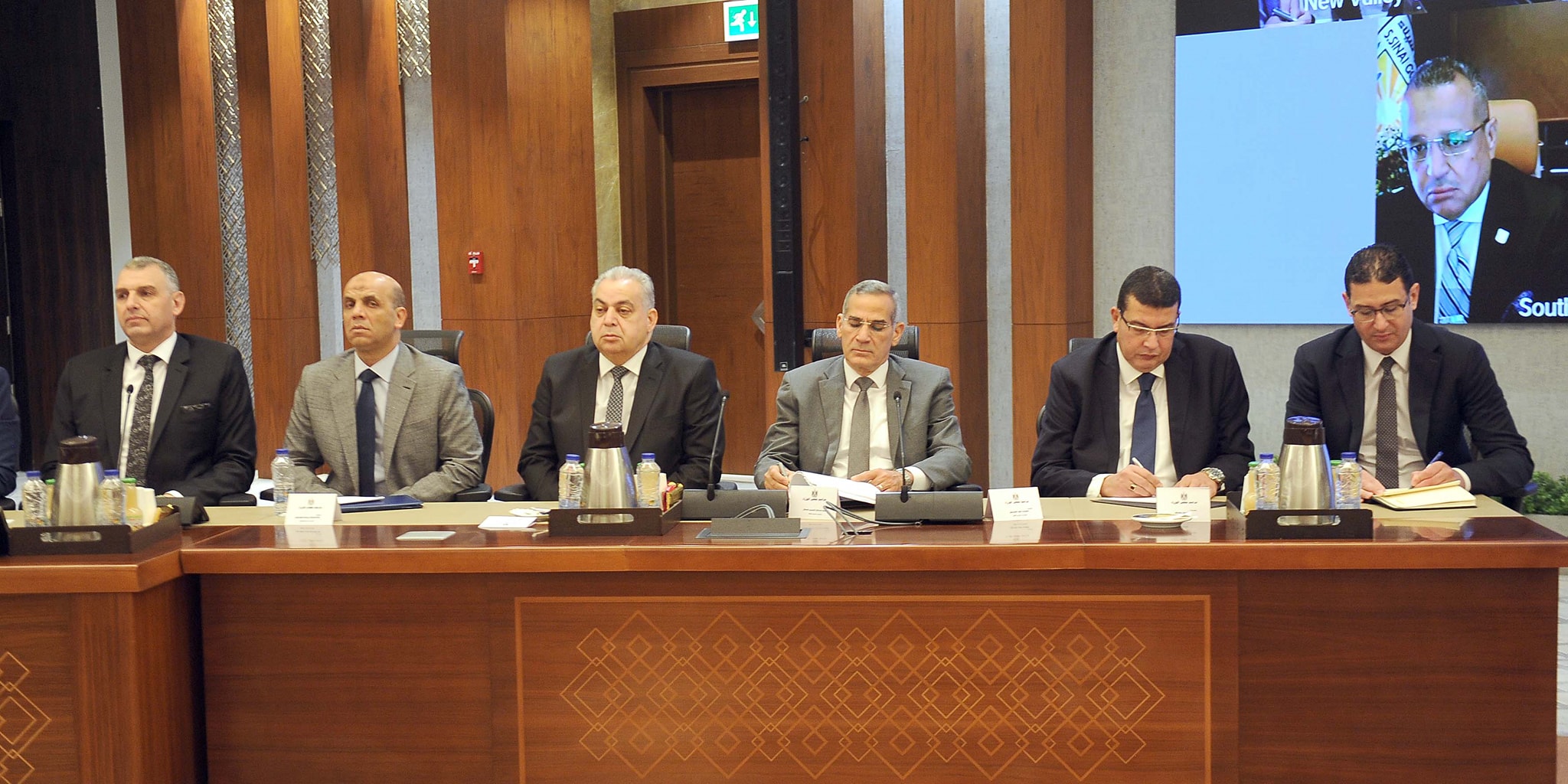 رئيس الوزراء يترأس الاجتماع السابع لمجلس المحافظين
