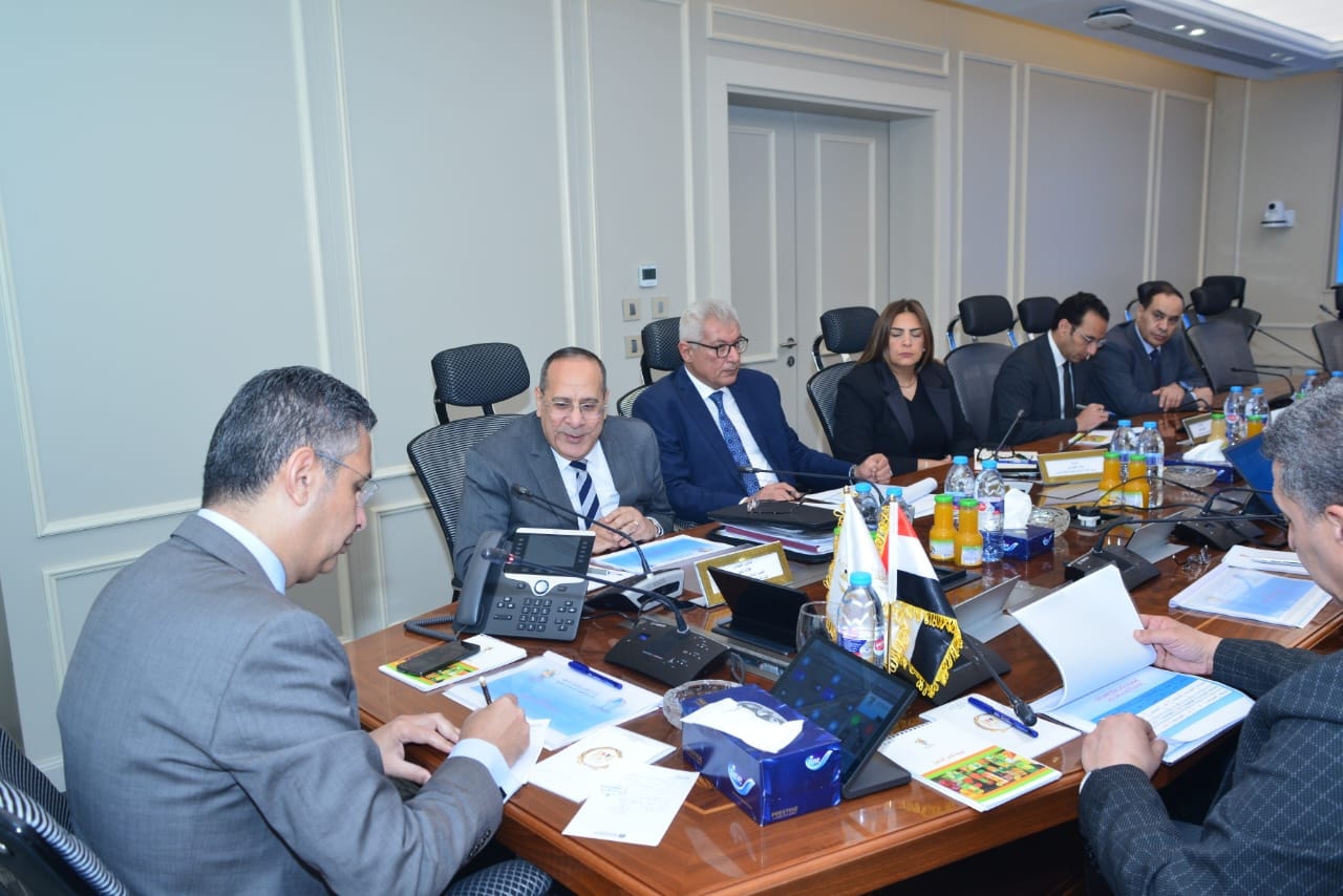 وزير التموين يجتمع مع رئيس مجلس إدارة شركة قها للأغذية