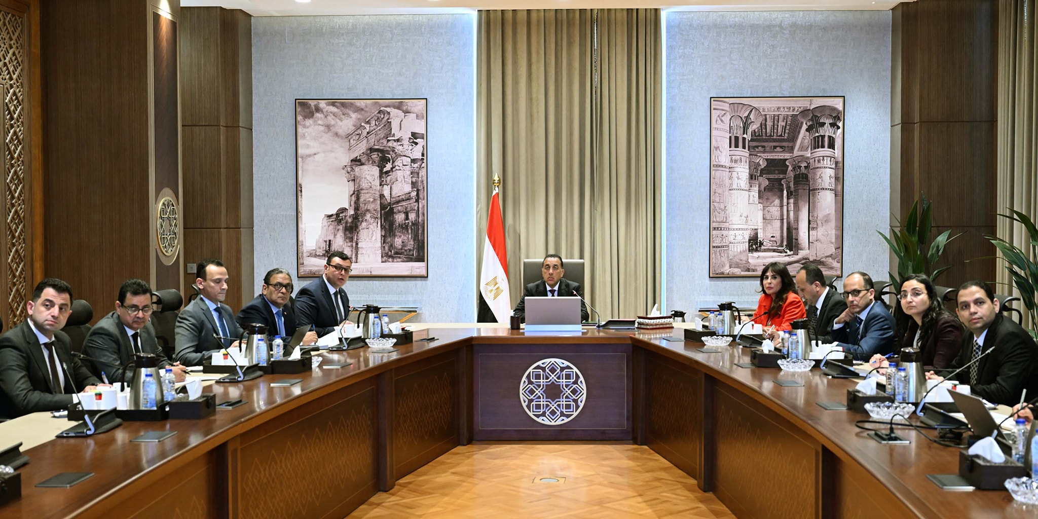 رئيس الوزراء يجتمع مع وزير الإسكان