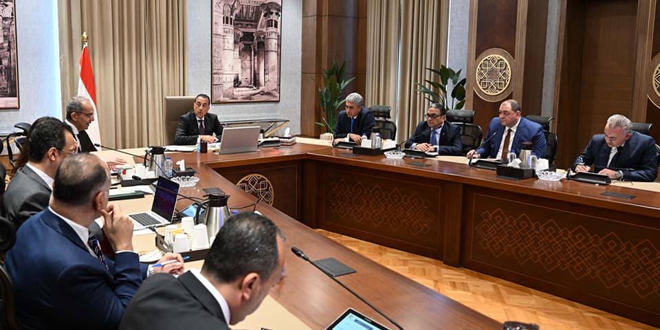 رئيس الوزراء يستعرض مشروع تطوير المنظومة الالكترونية