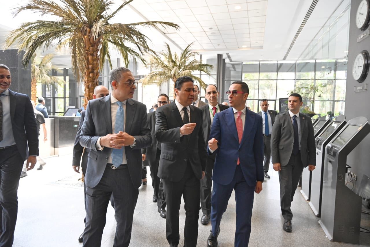 وزير الاستثمار يستقبل وزير التجارة الخارجية المغربي