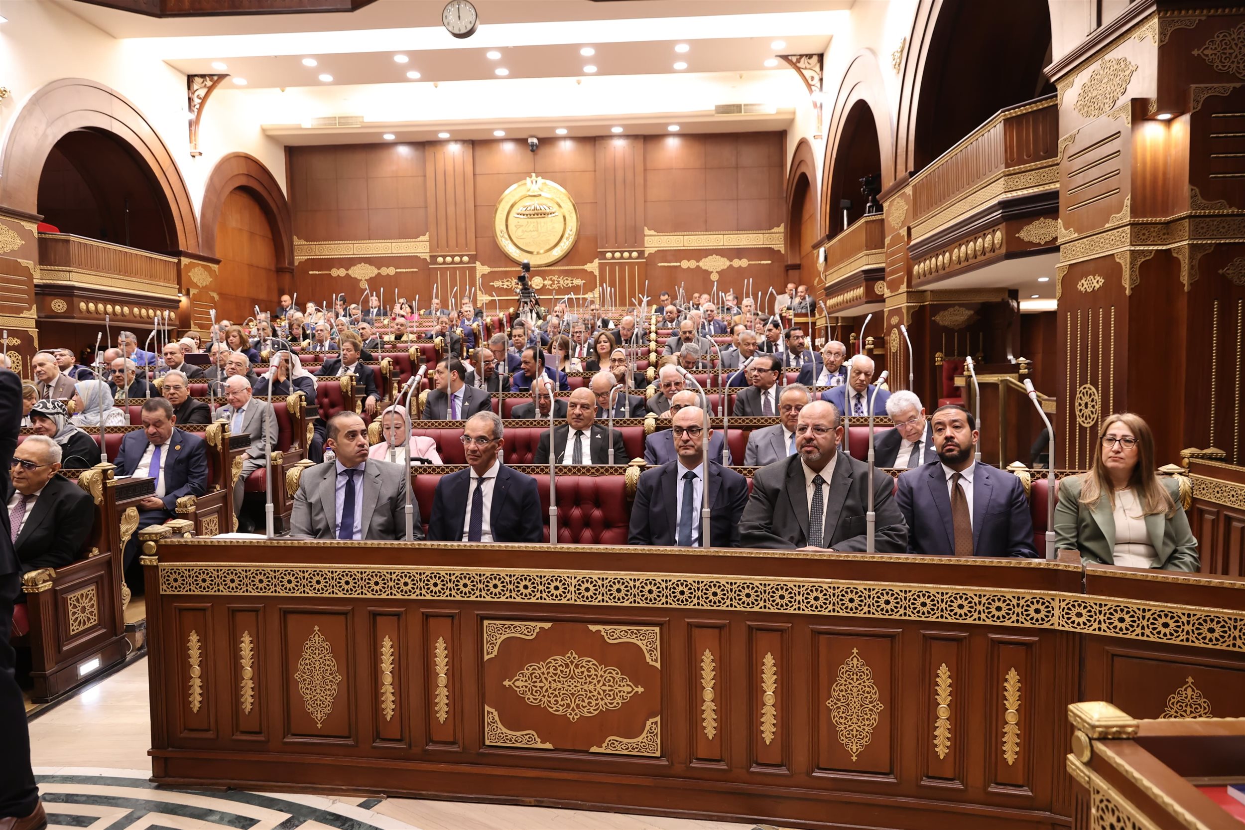 وزير الاتصالات خلال الجلسة العامة لمجلس الشيوخ